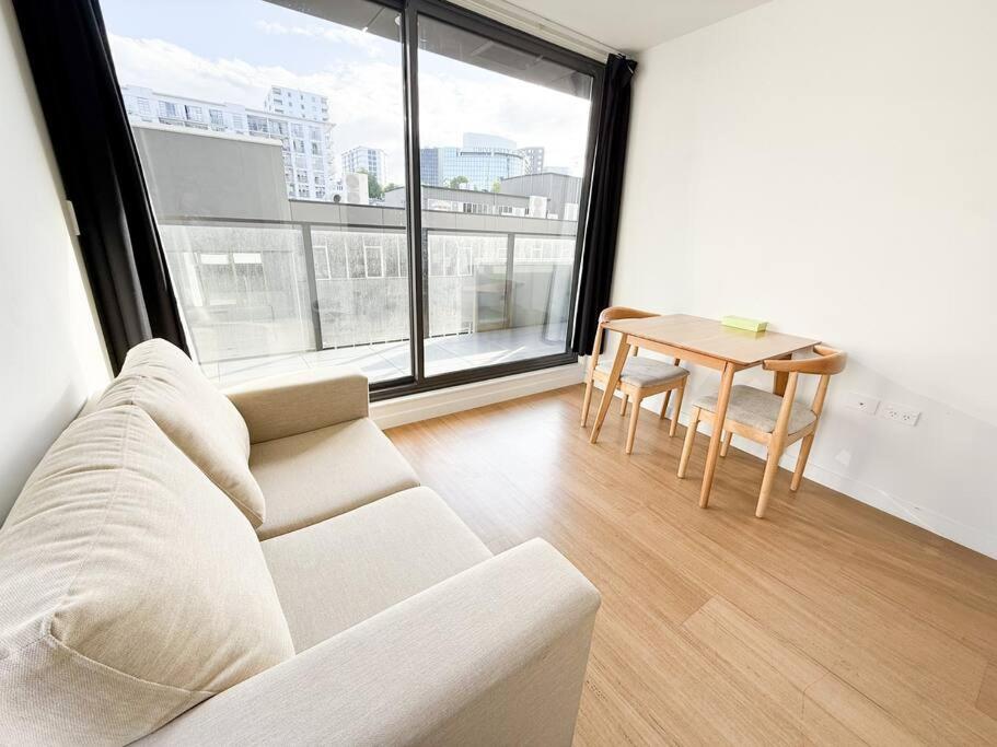 Sky Stars Central Haven Studio with nice pool In CBD heart QS051
