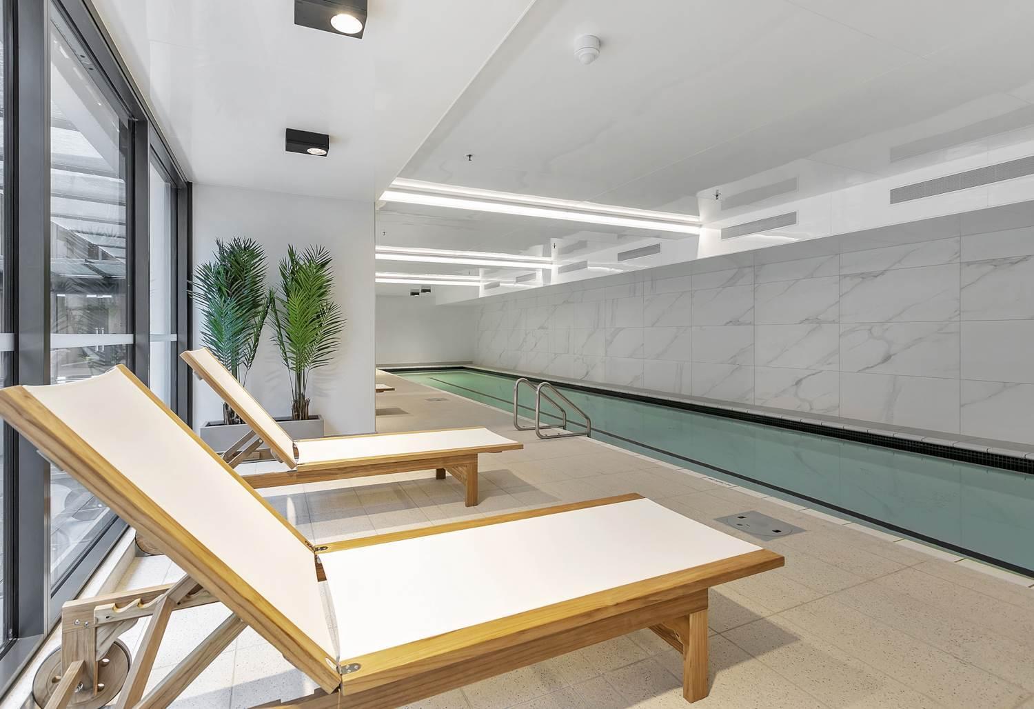 Sky Stars Central Haven Studio with nice pool In CBD heart QS051