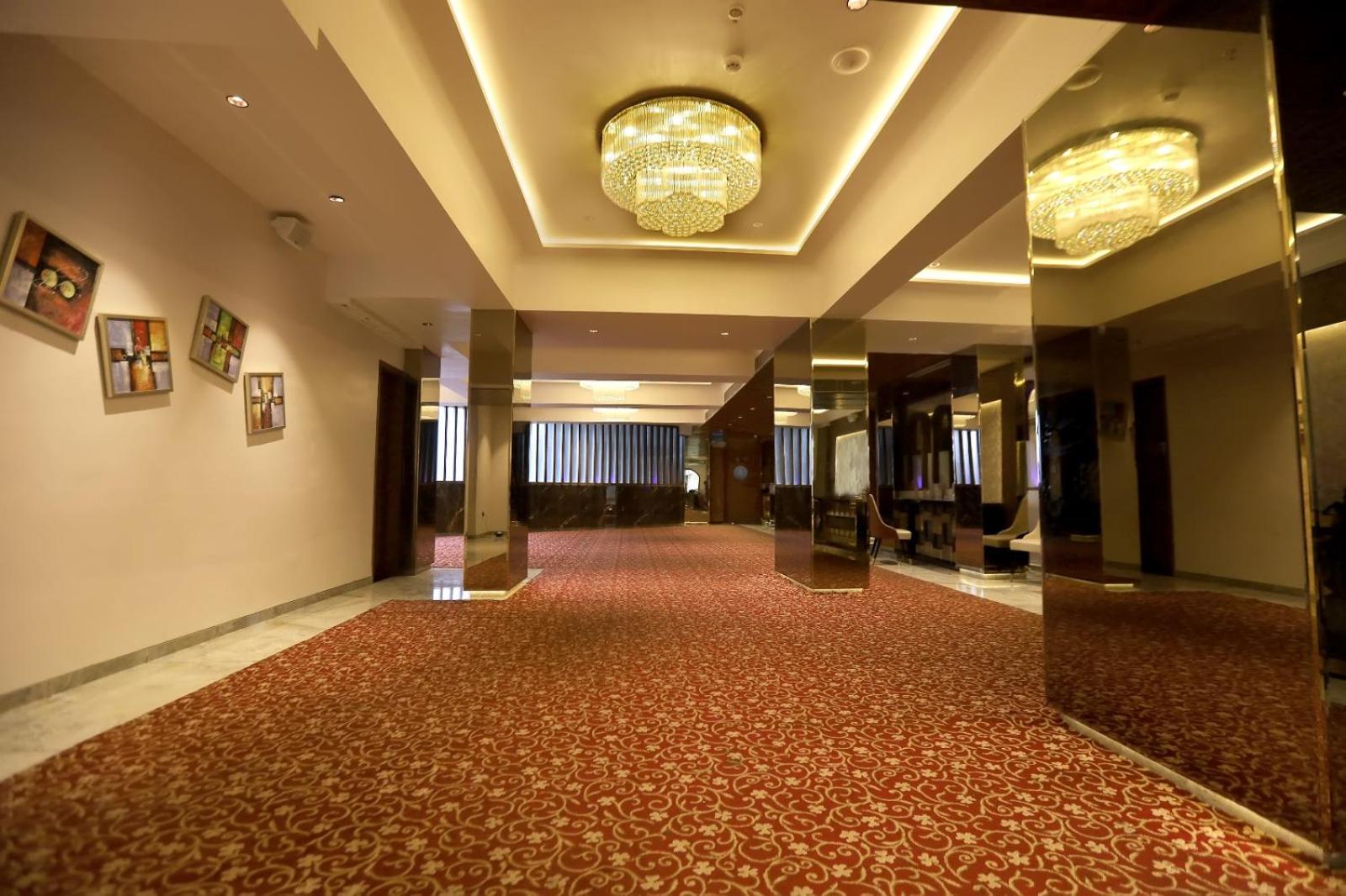Lobby & Reception
