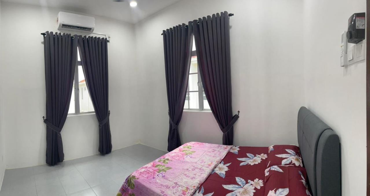 IzzaraRaiz HomeStay Taman Teja