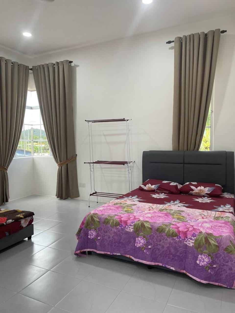IzzaraRaiz HomeStay Taman Teja