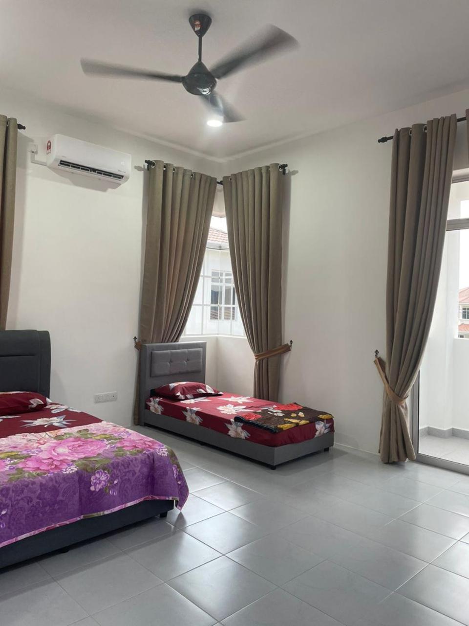 IzzaraRaiz HomeStay Taman Teja