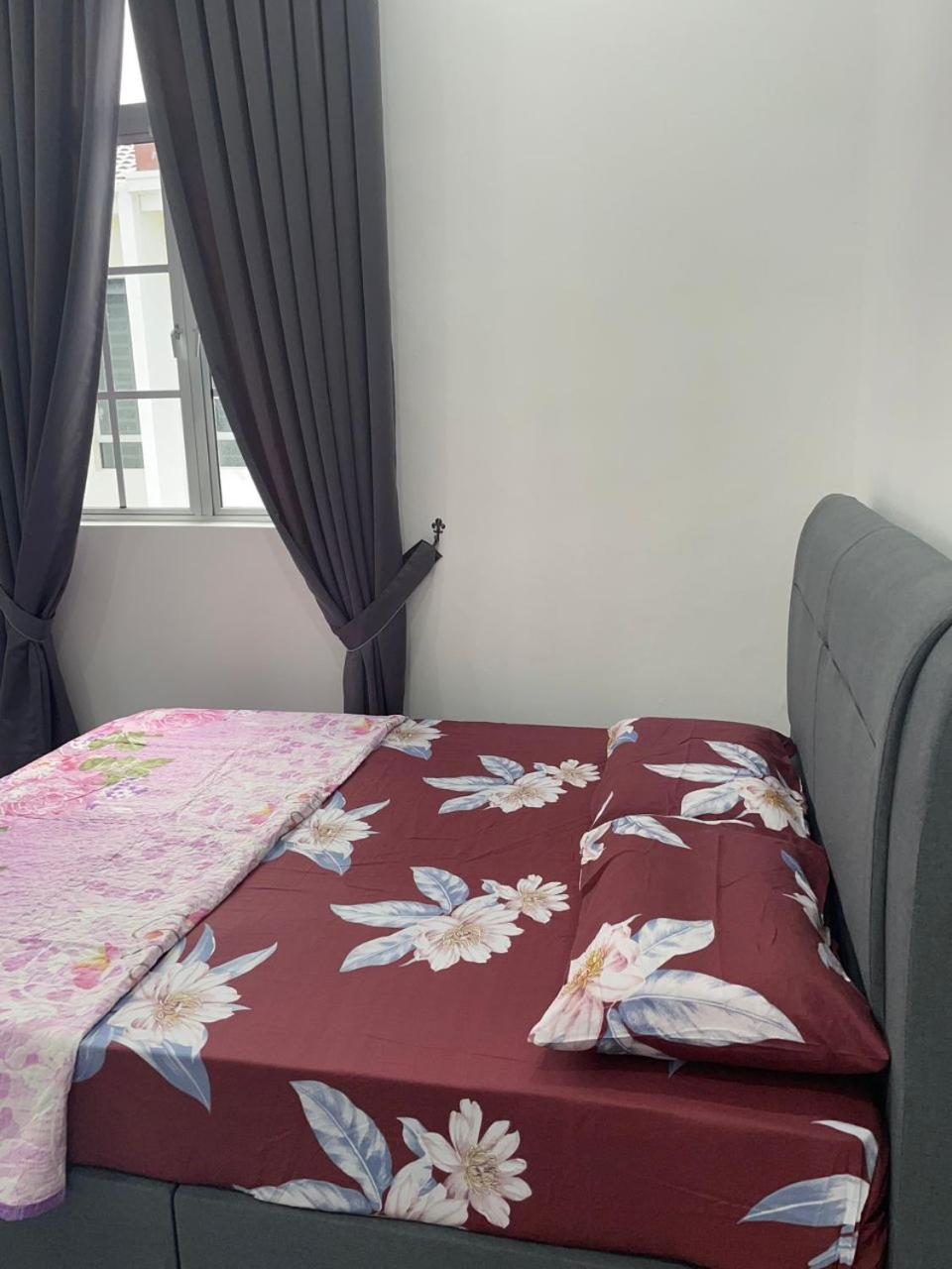 IzzaraRaiz HomeStay Taman Teja