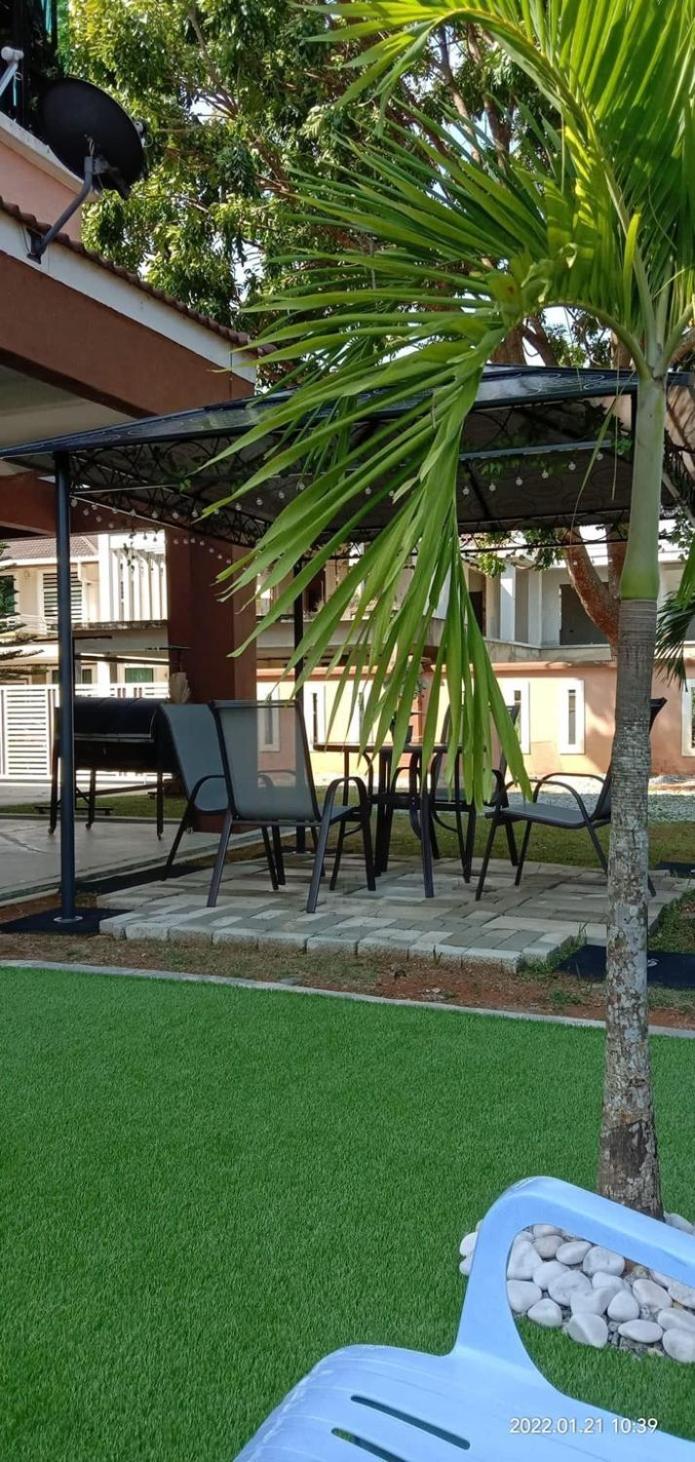 Al Baraqah Baiti Homestay Melaka with Garden Pool photo 1