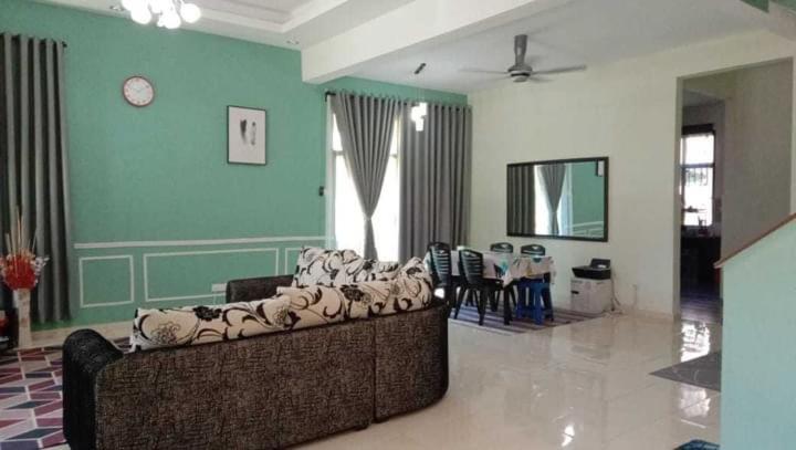 Al Baraqah Baiti Homestay Melaka with Garden Pool photo 7