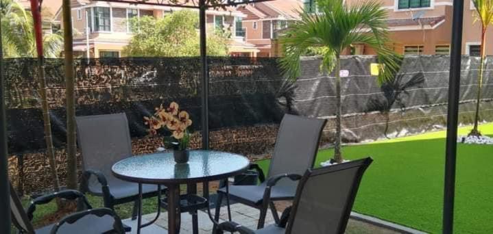 Al Baraqah Baiti Homestay Melaka with Garden Pool photo 3