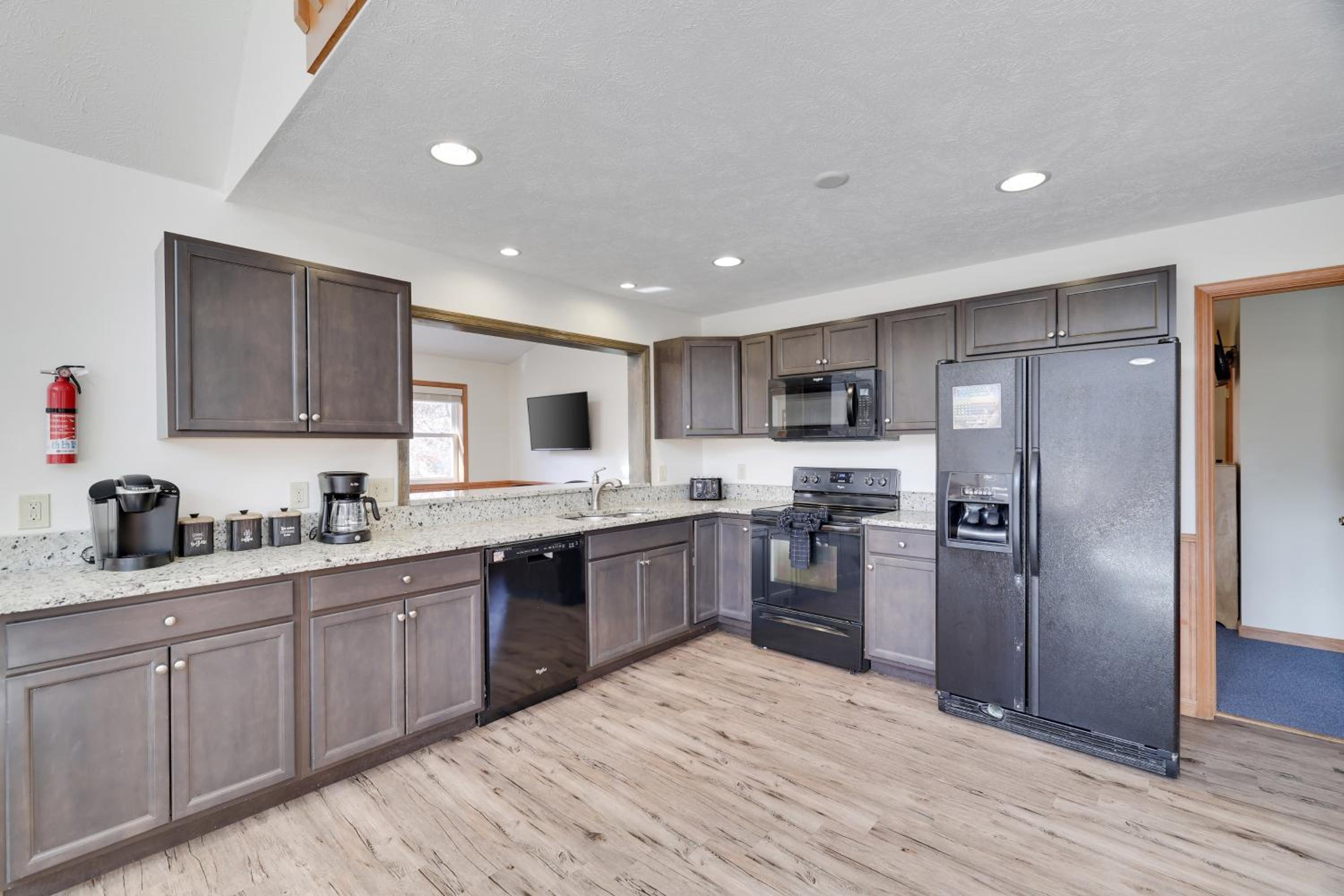Sycamore Cove by AvantStay Hot Tub Game Rooms