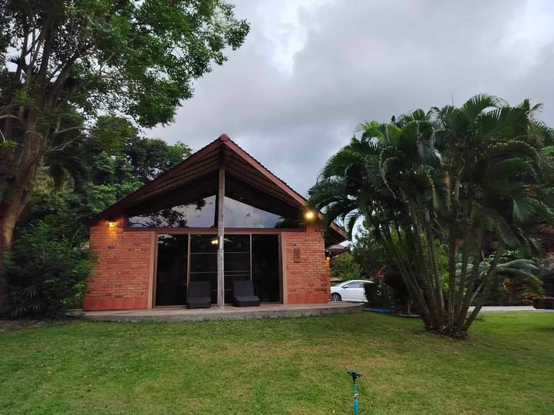 Hotel Cliffside Lagoon Villa and Loft - Image 1