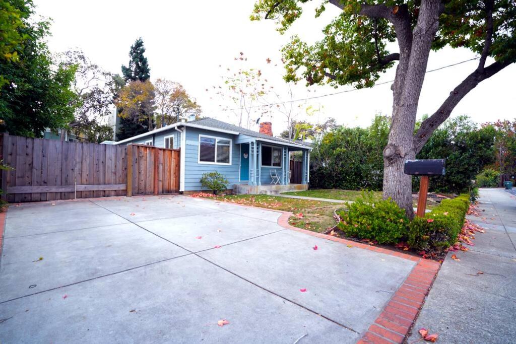 Beautiful Modern by Stanford & Shops view 5