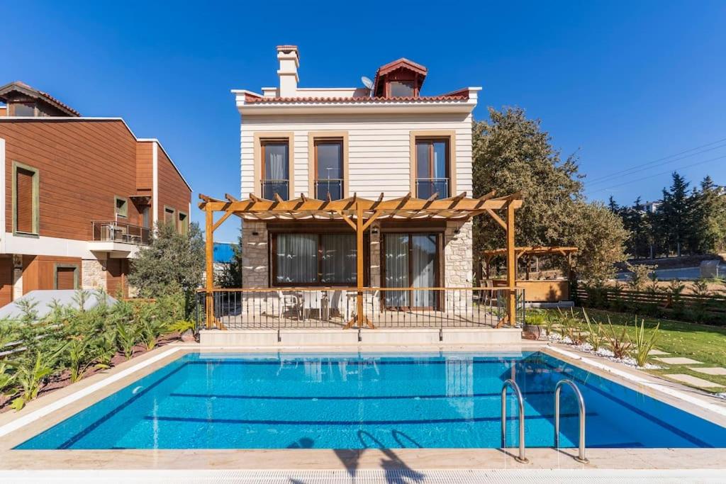 Luxurious Villa with Pool and Great Garden view 2