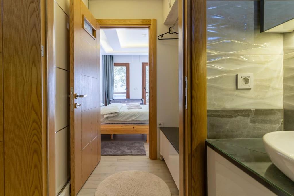 Luxurious Villa with Pool and Great Garden view 4