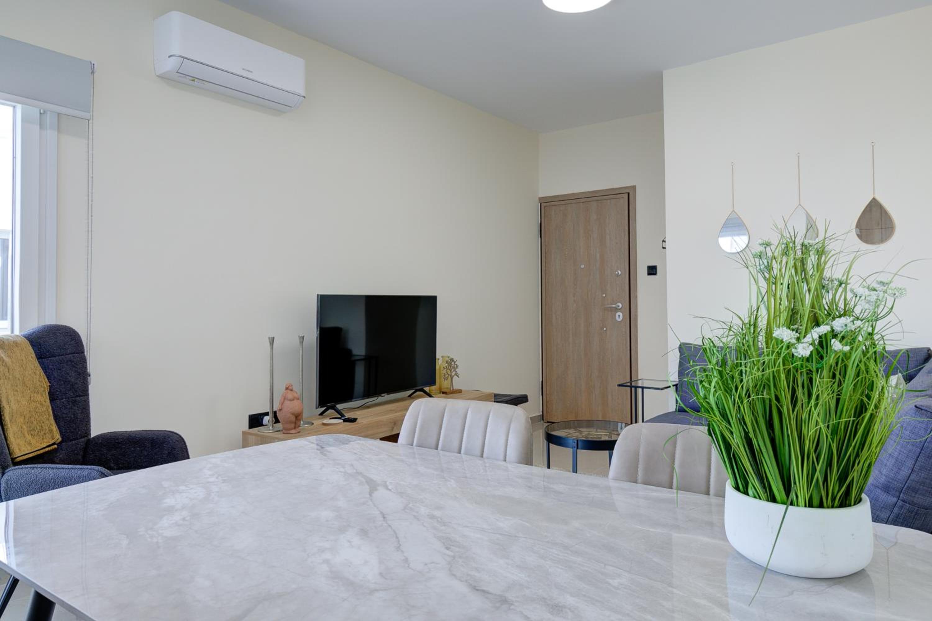 74 Prokymea- Steps from the Sea, Downtown, Balcony