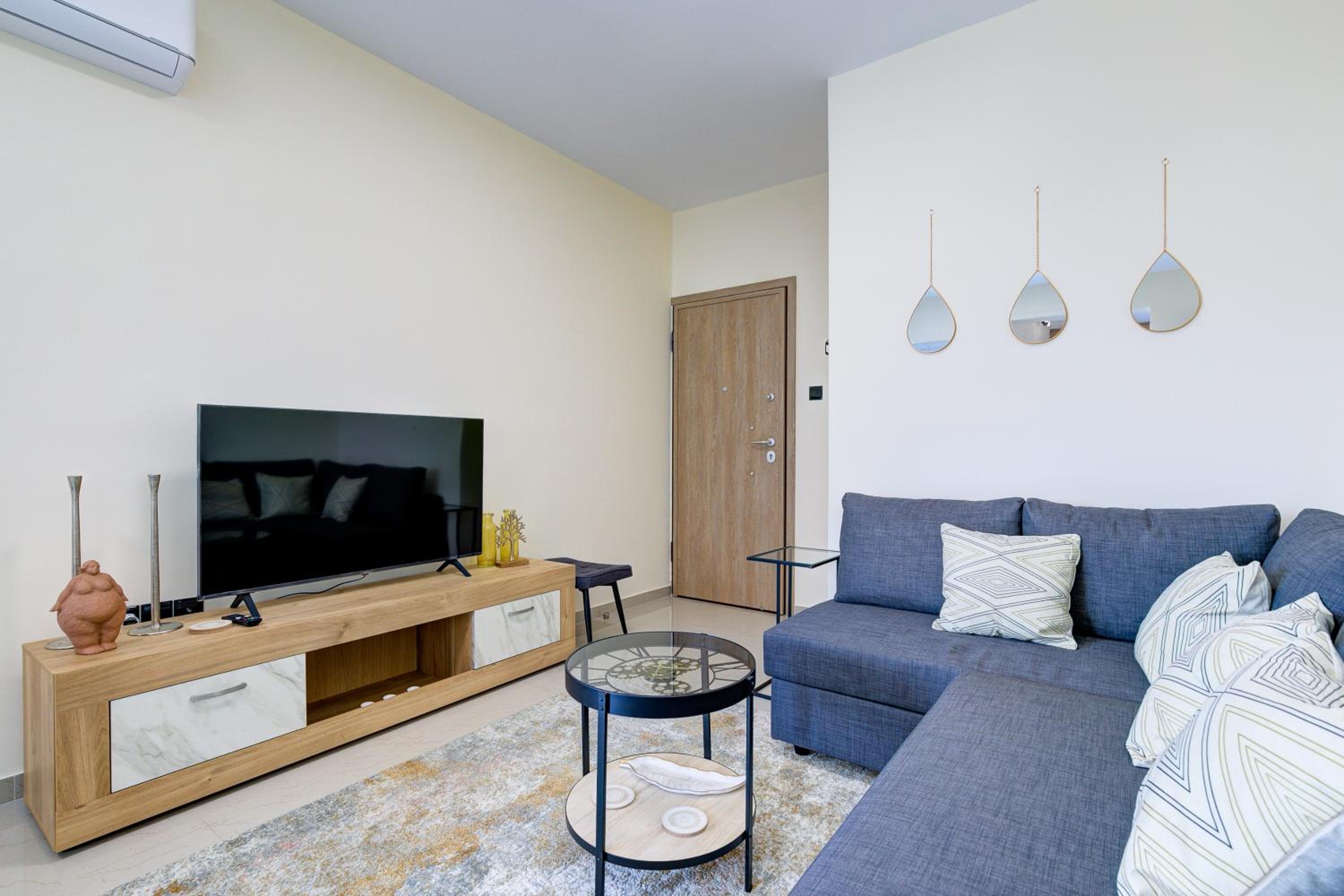 74 Prokymea- Steps from the Sea, Downtown, Balcony