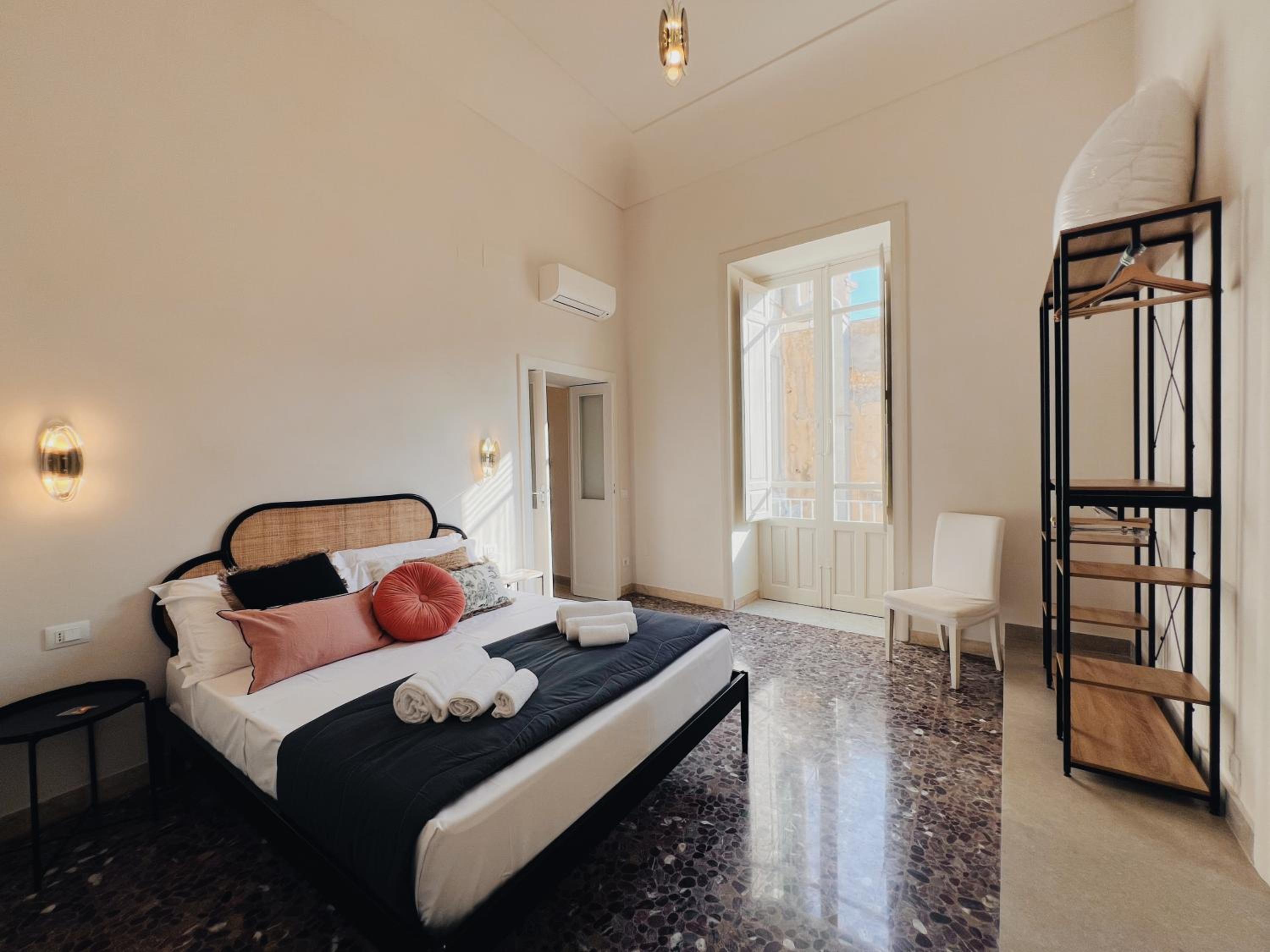 Iconic Ortigia Residence - CarAccess PrimeLocation DiningGuide photo 2