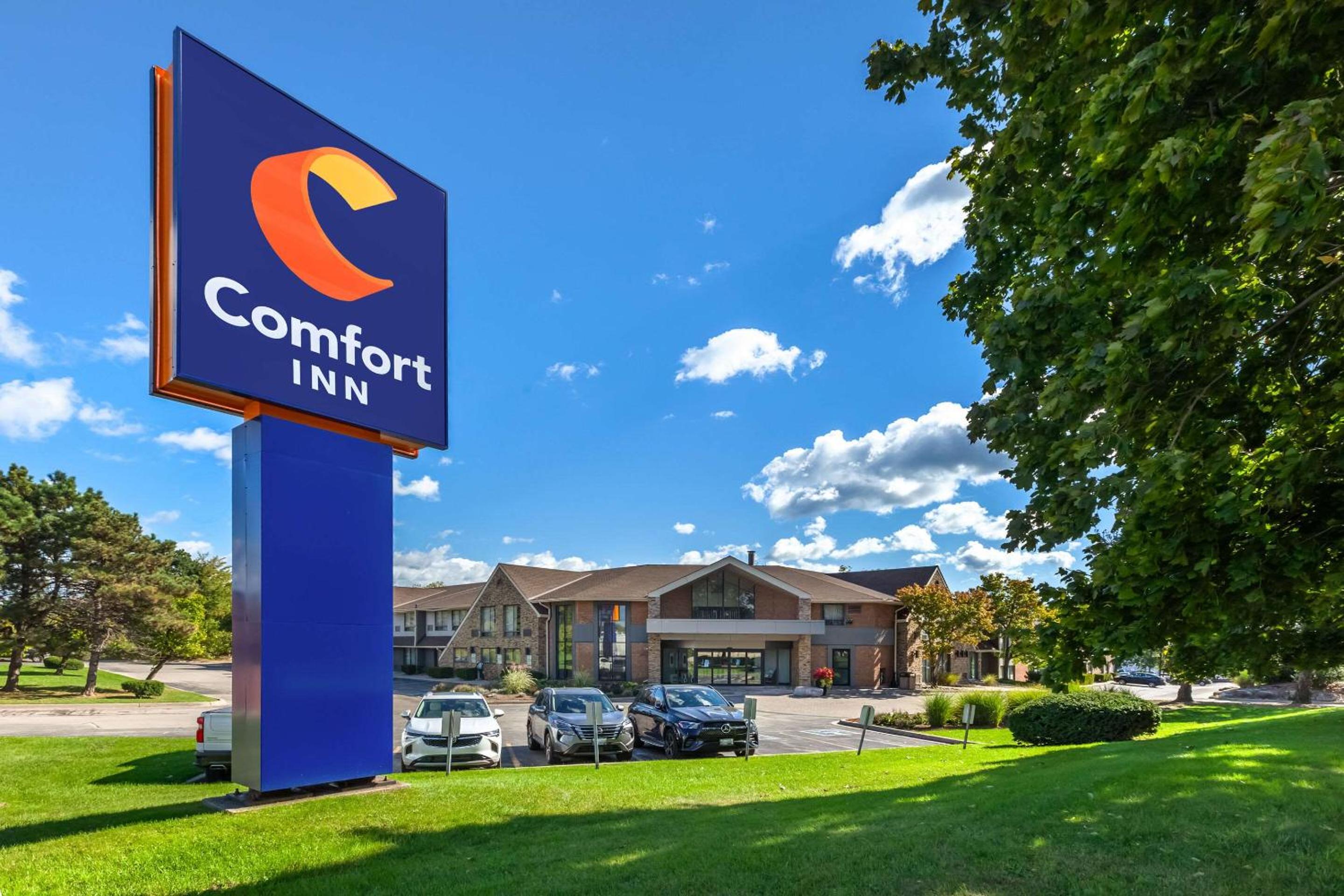 Toronto Vacations - Comfort Inn - Property Image 1