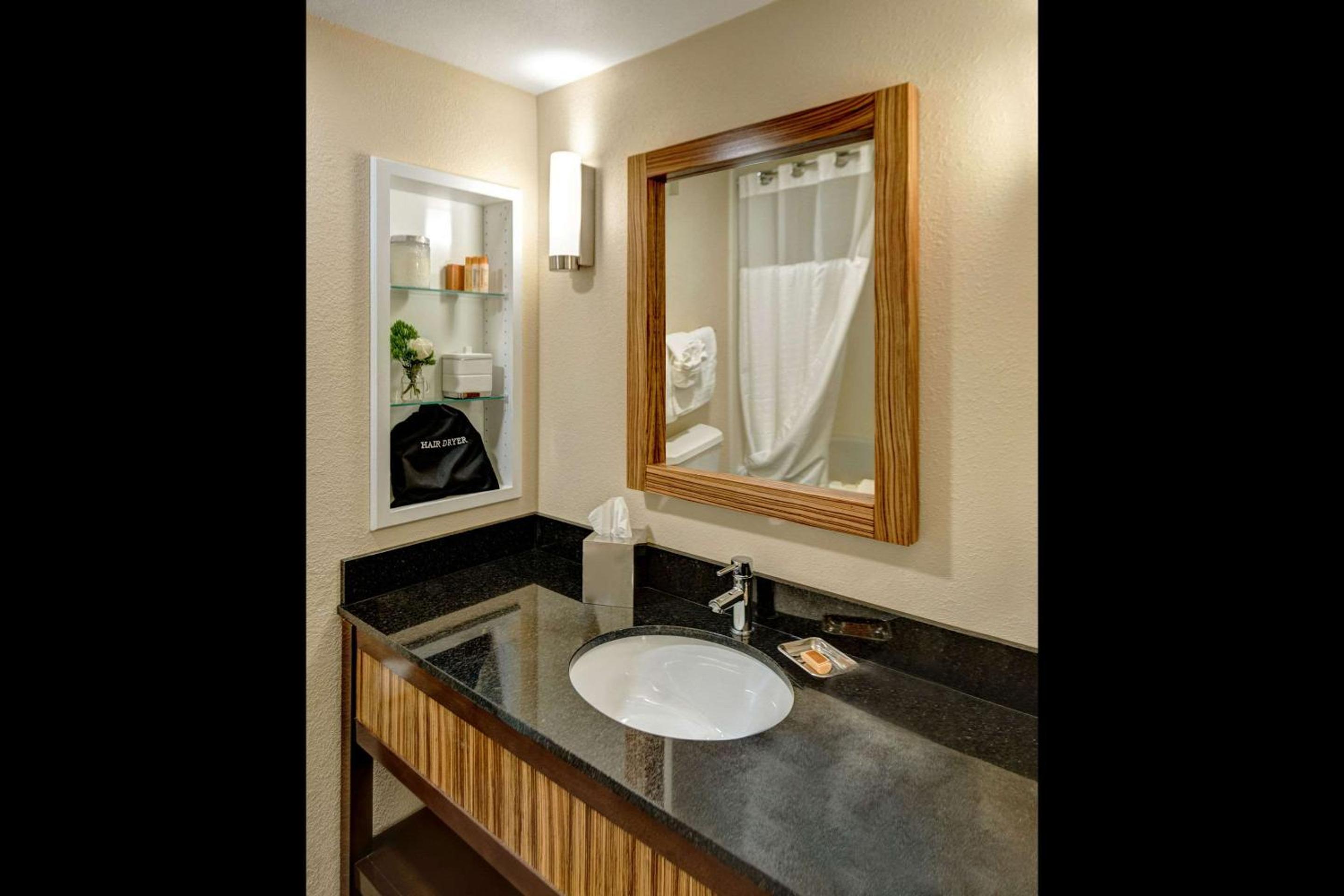 Dover Vacations - Garrison Hotel  Suites Dover-Portsmouth, Ascend Hotel Collection - Property Image 11