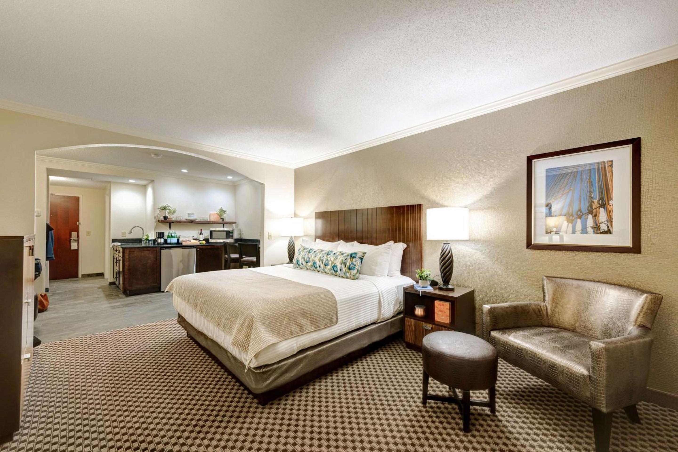 Dover Vacations - Garrison Hotel  Suites Dover-Portsmouth, Ascend Hotel Collection - Property Image 10