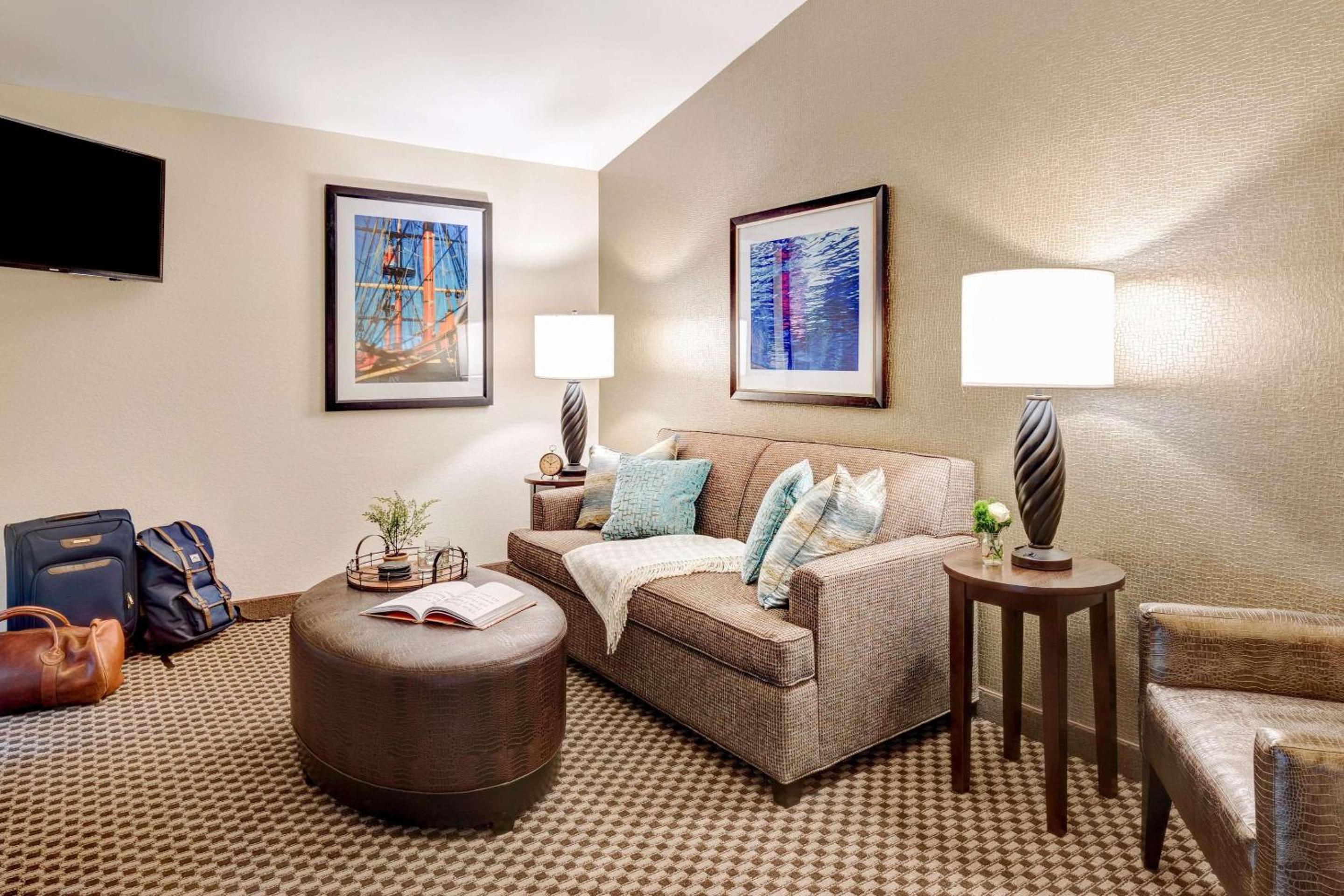Dover Vacations - Garrison Hotel  Suites Dover-Portsmouth, Ascend Hotel Collection - Property Image 3