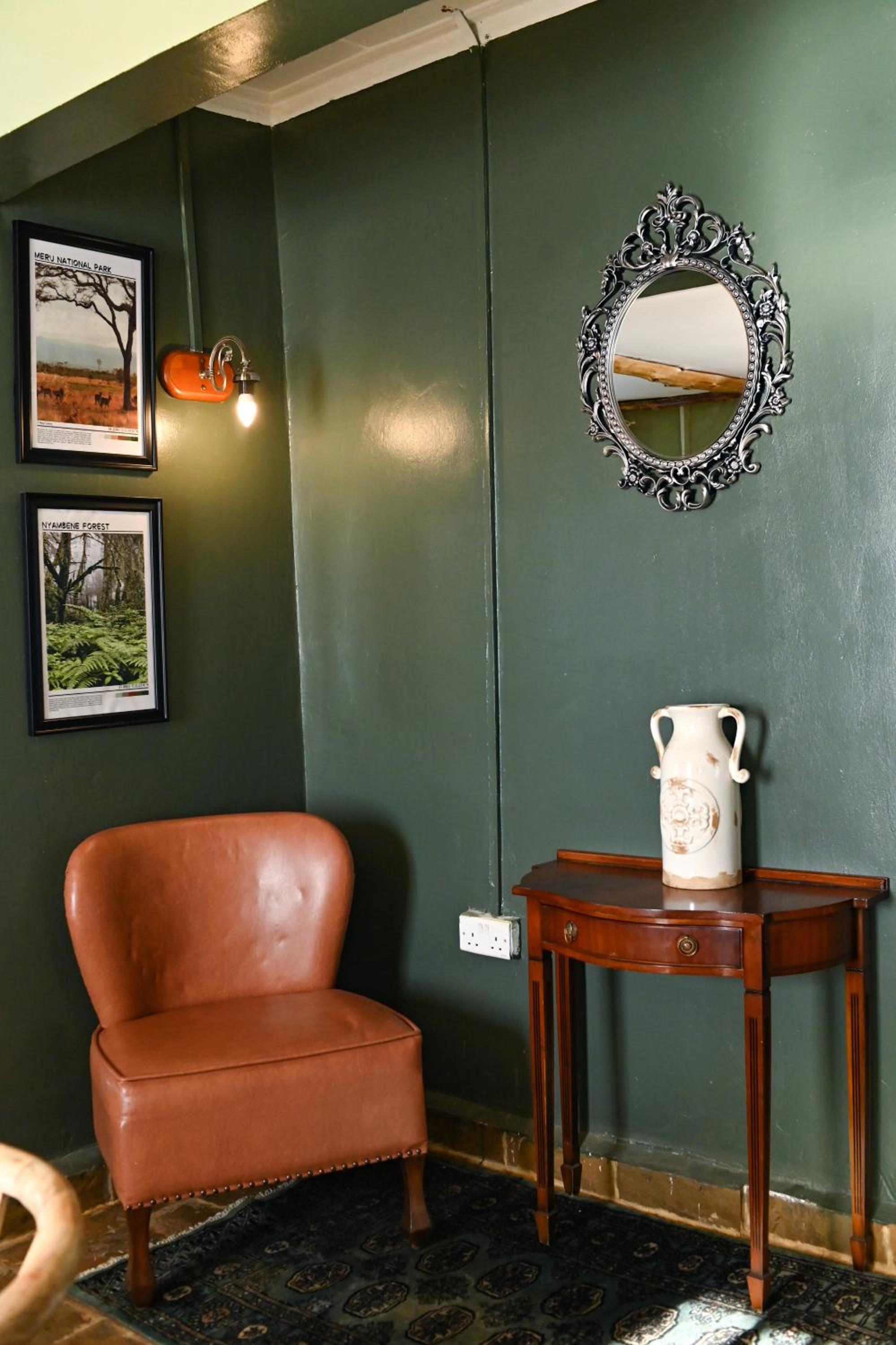 Kitanda Msituni