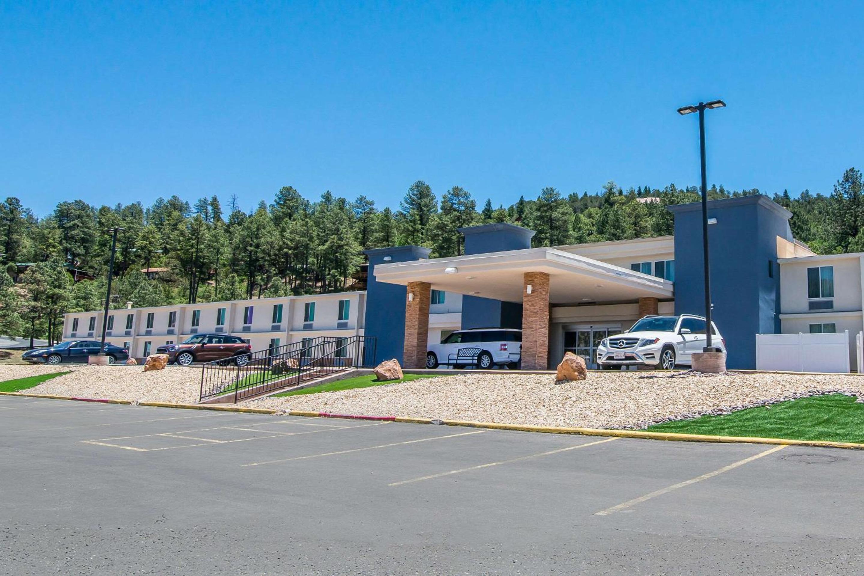 Hotel Elevate Hotel at Sierra Blanca Ruidoso, Ascend Hotel Collection - Image 1