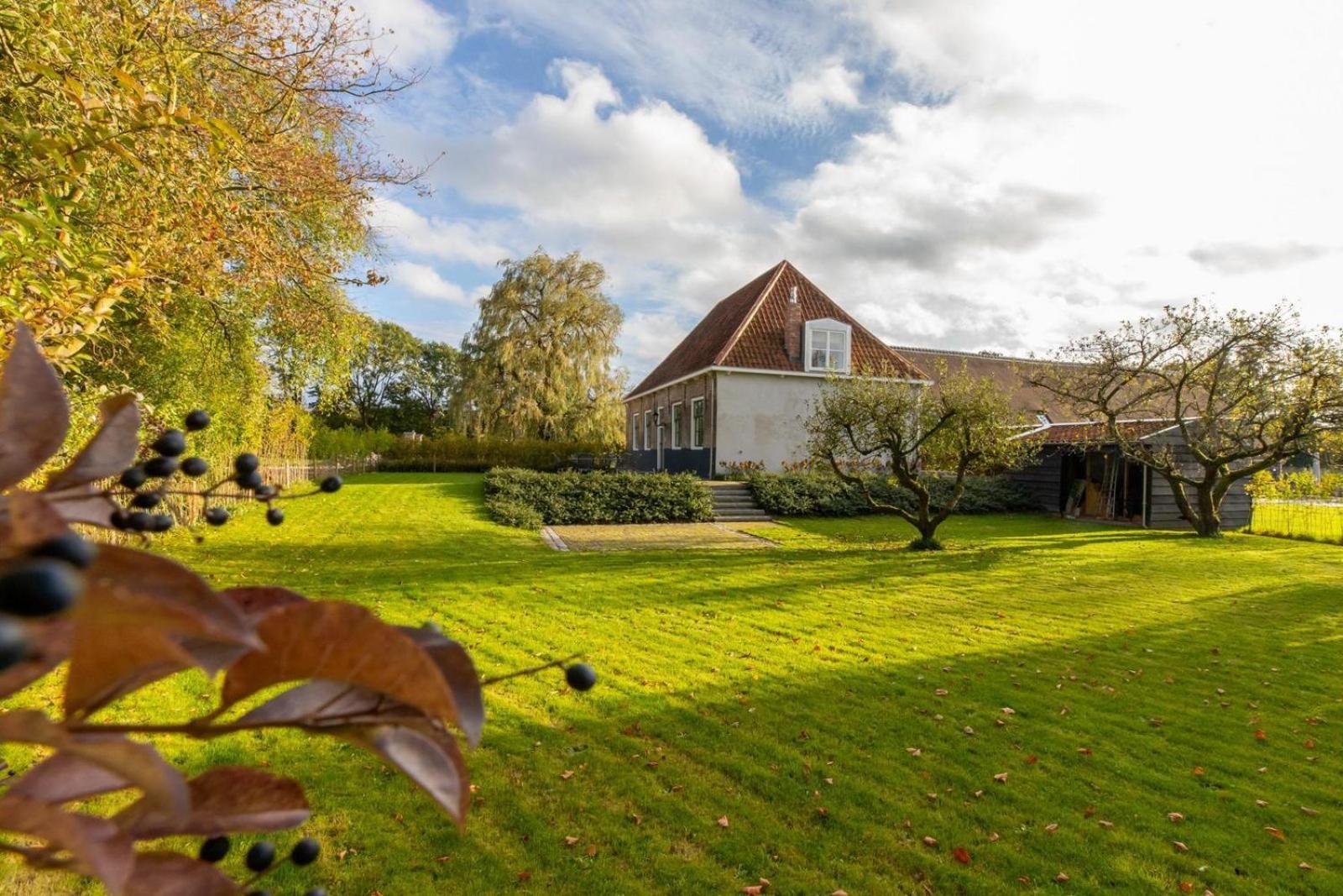 Welcome in - Boerderij Molenhof met een riante tuin I Stationsweg 5, Heinkenszand view 2