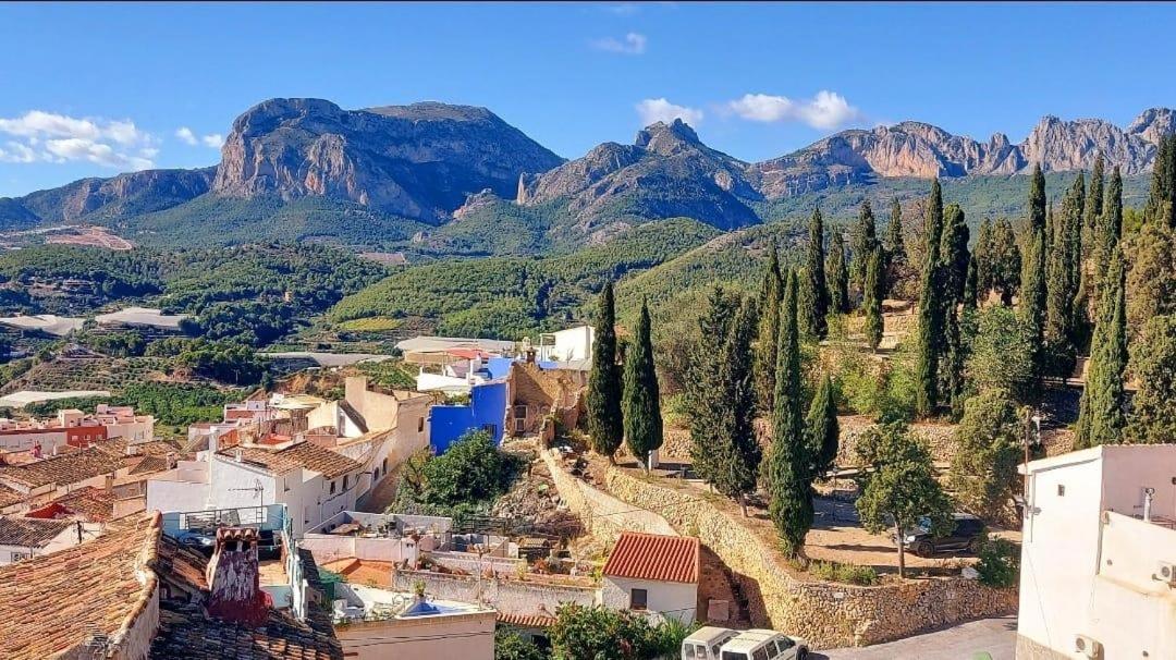 Casa Amarilla