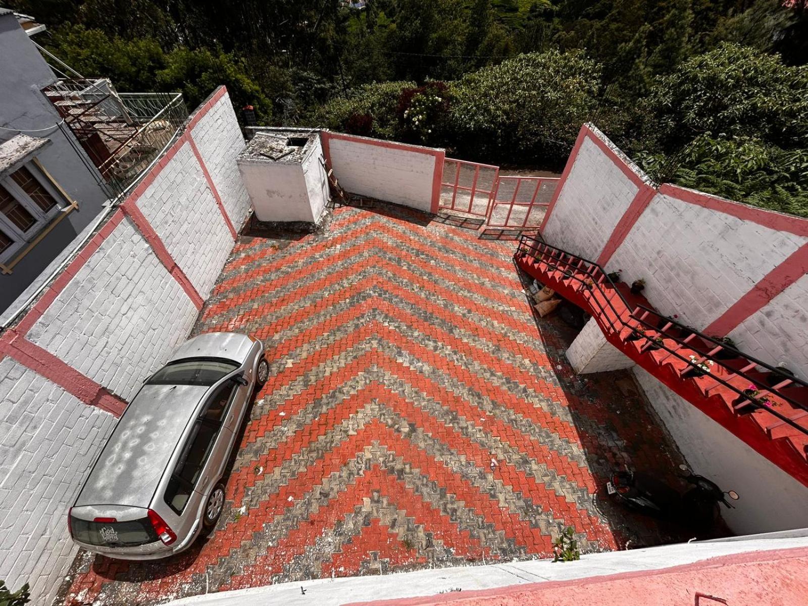 Memmsta Green Hill - Ooty view 2