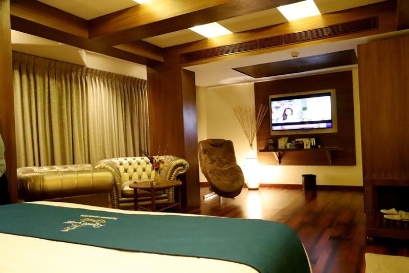 Hotel Reyansh Grand Boisar view 3