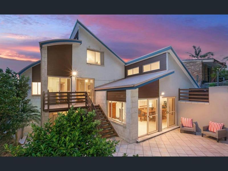Oceanview holiday house with Karaoke, Pool table, Hot Tub, Massage Chair
