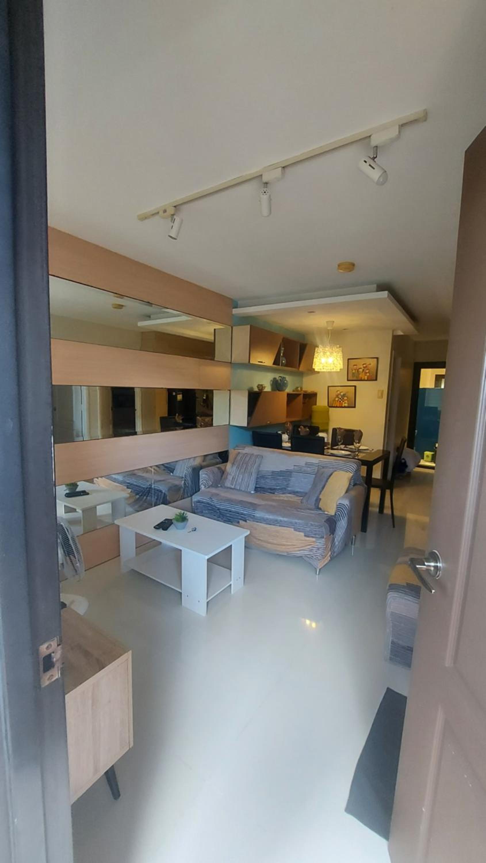 cozy 2 Bedrooms one oasis fullyfurnished back SM Mall Ecoland