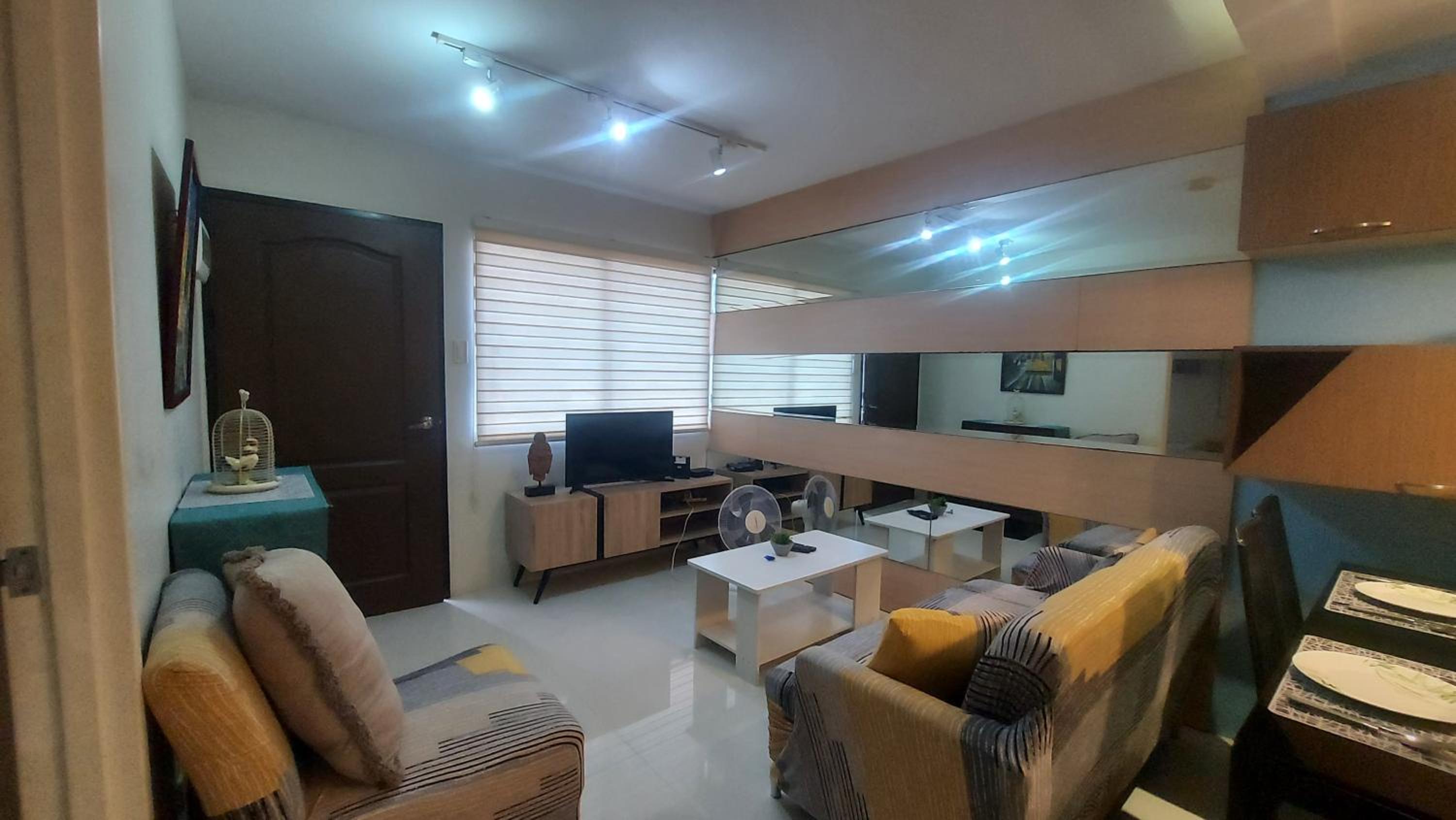 cozy 2 Bedrooms one oasis fullyfurnished back SM Mall Ecoland