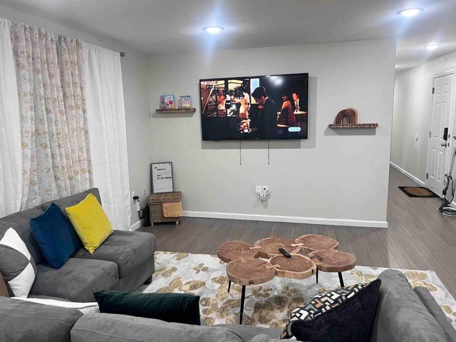 Haven 3 KING spacious near EWR NYC downtown Newark