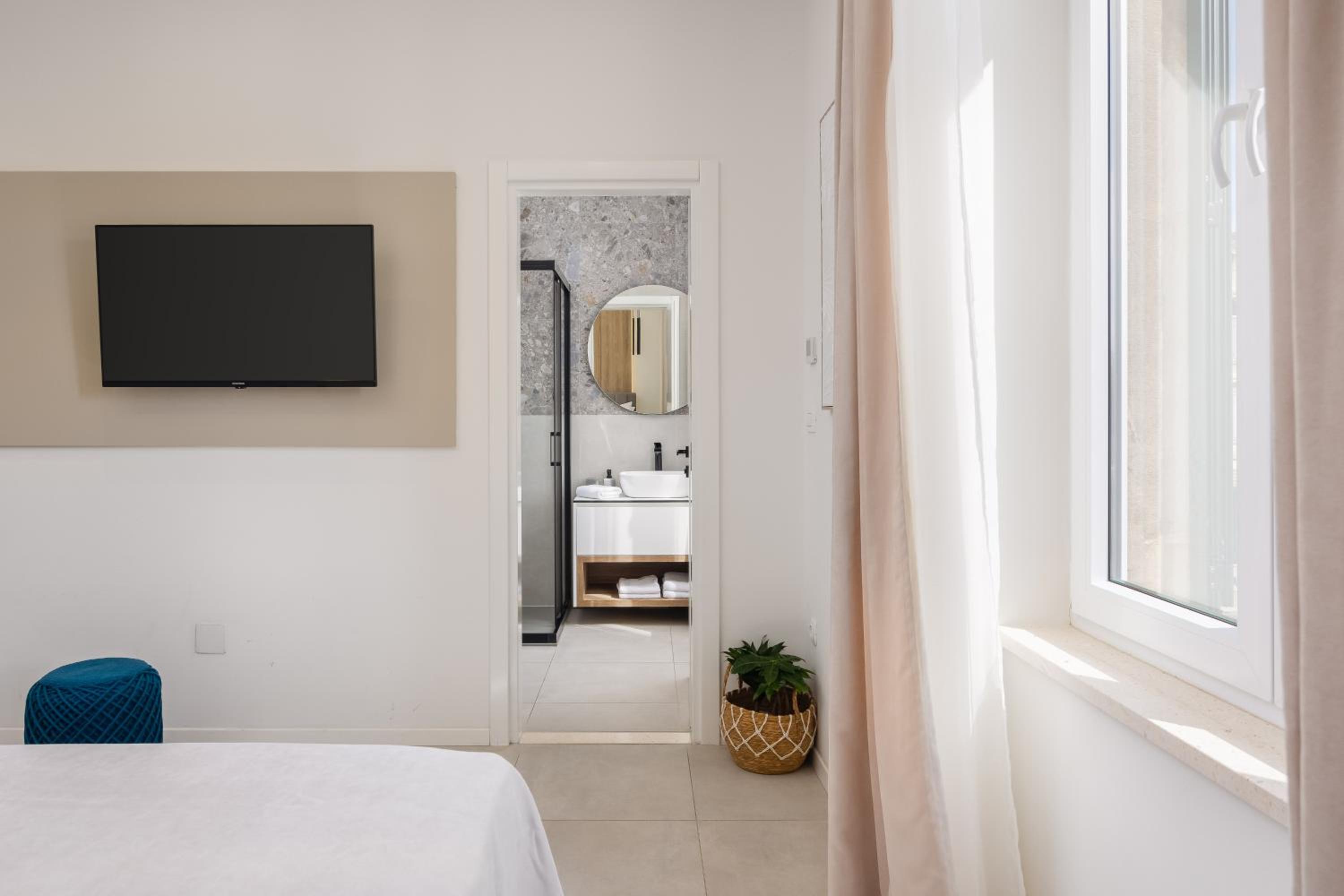 48 Rooms Split photo 4