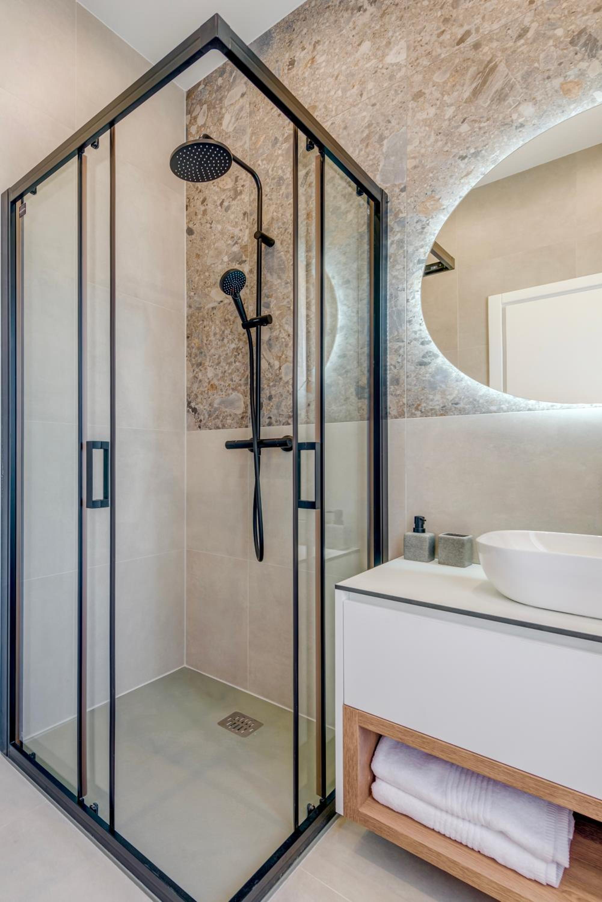 48 Rooms Split en Split — bathroom