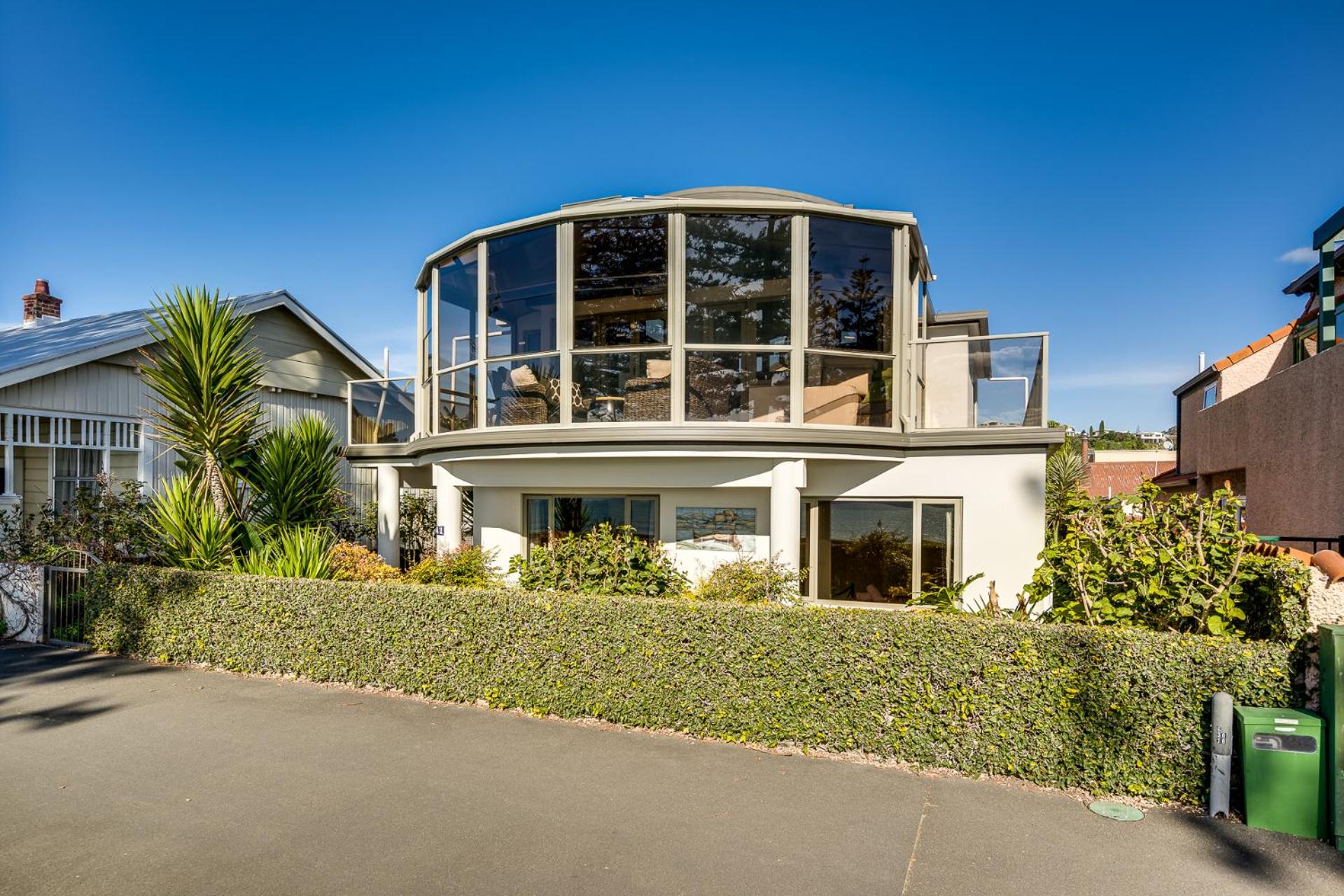 Napier Sea Views - Ahuriri Holiday House view 2