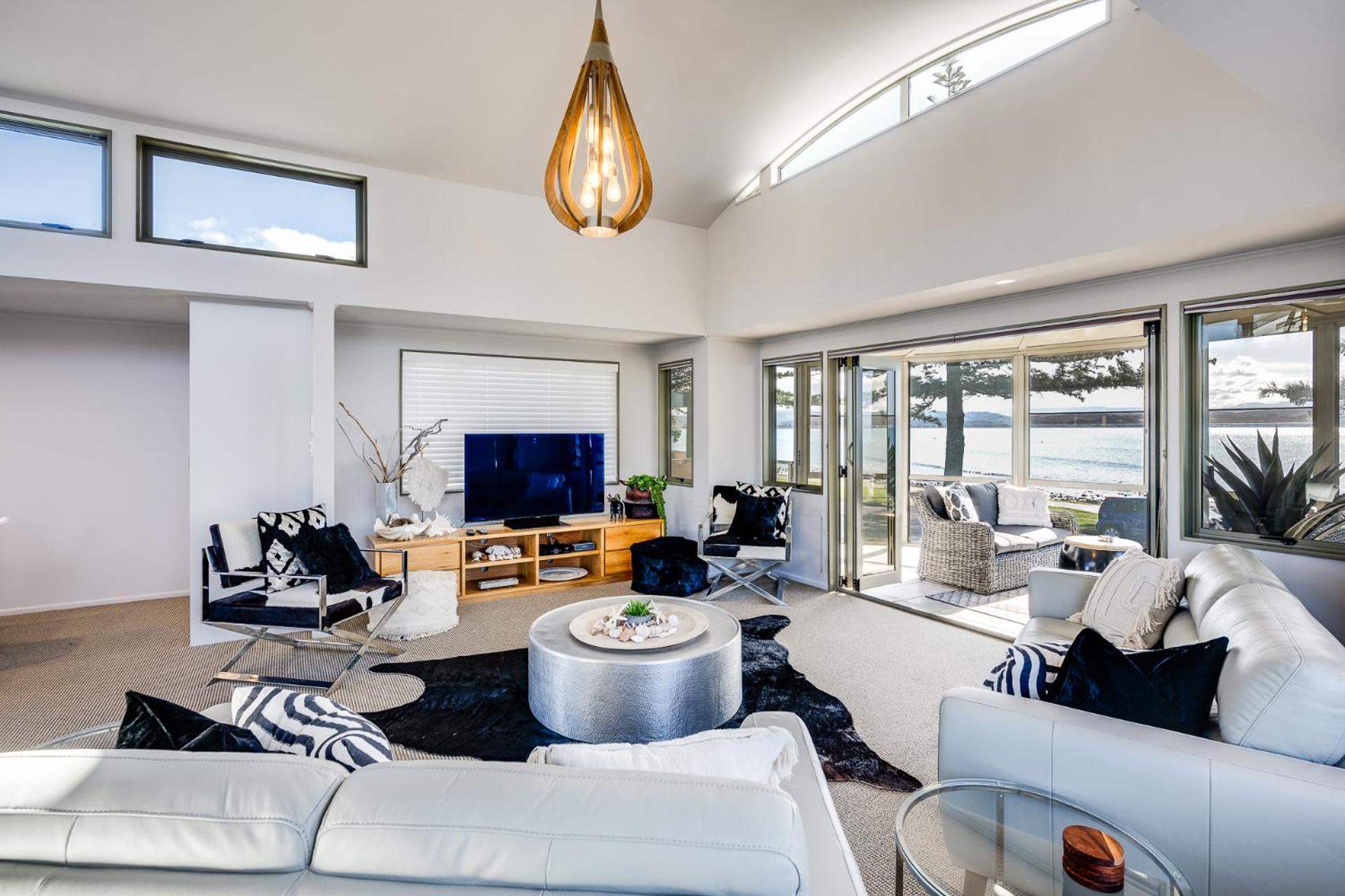 Napier Sea Views - Ahuriri Holiday House view 5