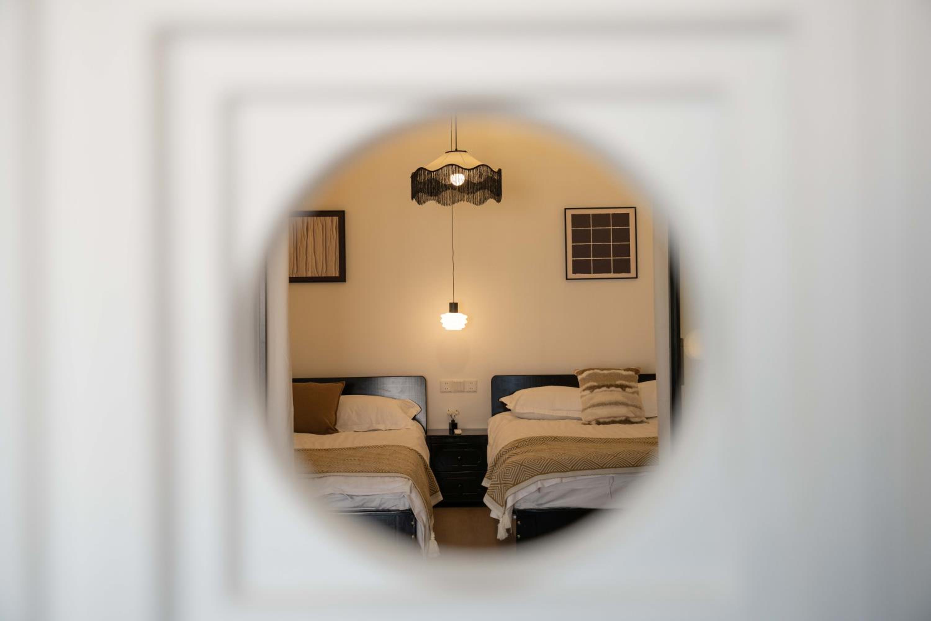 Yi Du Home with Double Views-At West Nanjing Road, Near Metro, Cards OK