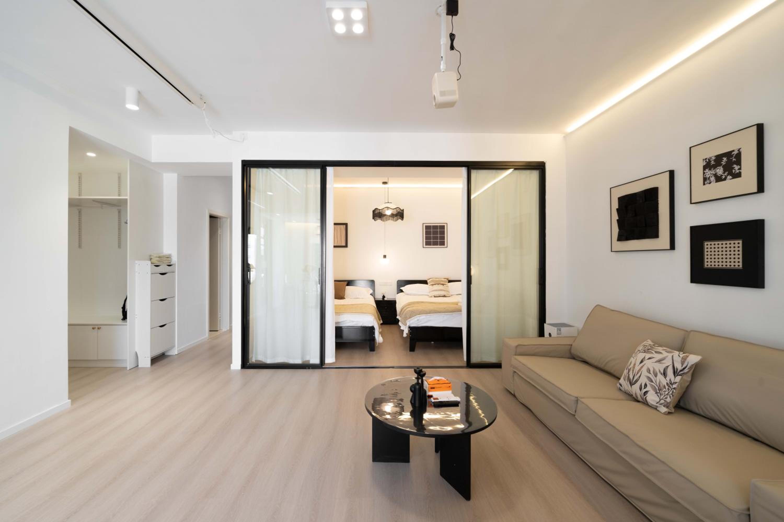 Yi Du Home with Double Views-At West Nanjing Road, Near Metro, Cards OK