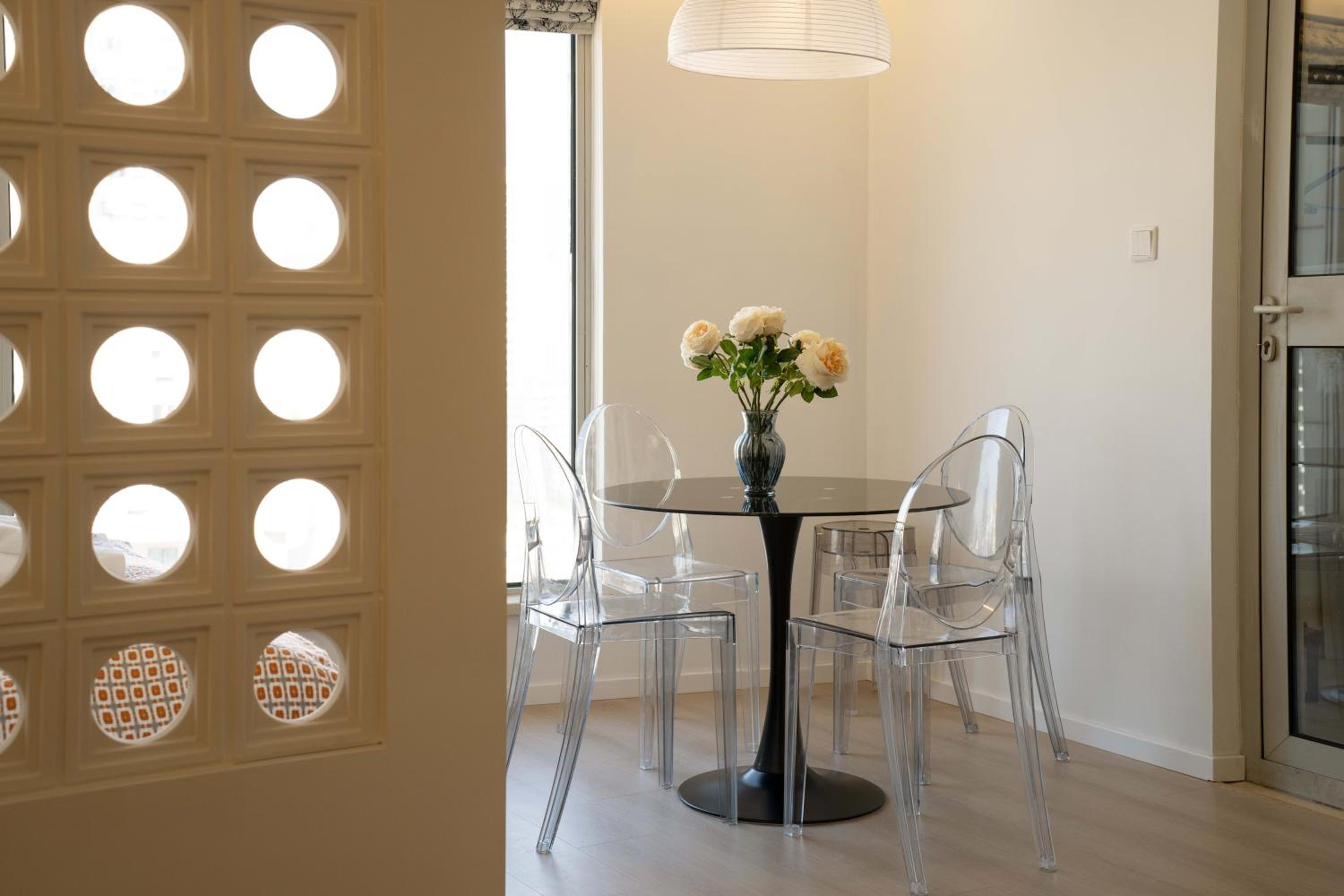 Yi Du Home with Double Views-At West Nanjing Road, Near Metro, Cards OK