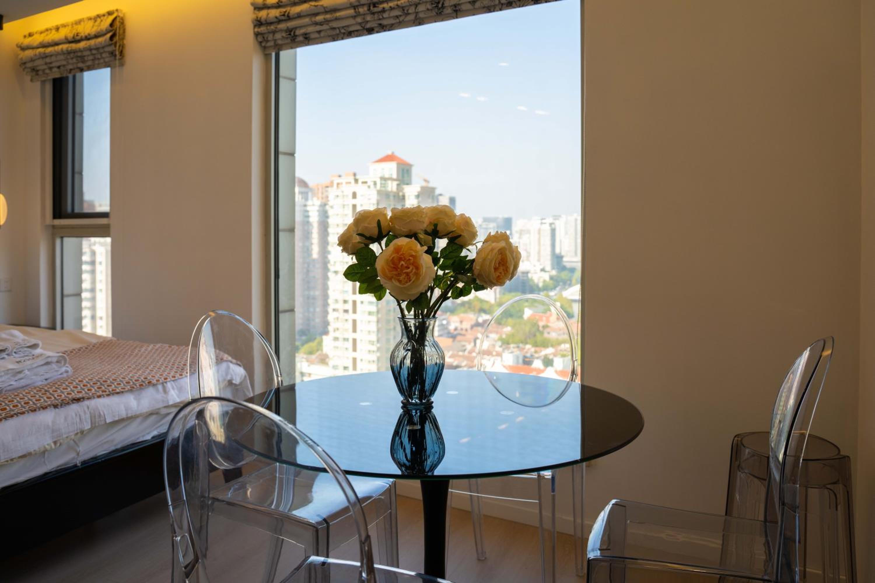 Yi Du Home with Double Views-At West Nanjing Road, Near Metro, Cards OK
