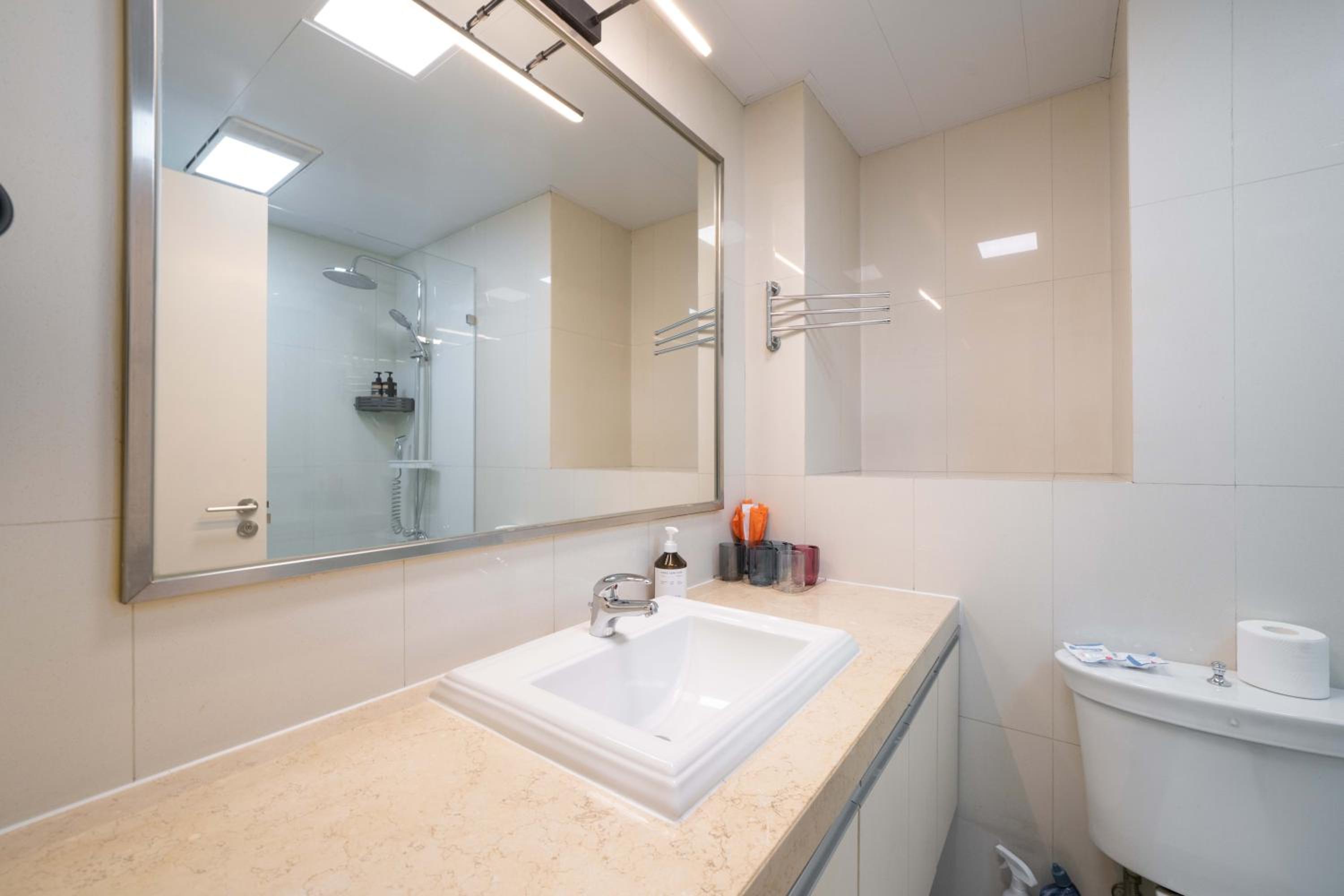 Yi Du Home with Double Views-At West Nanjing Road, Near Metro, Cards OK