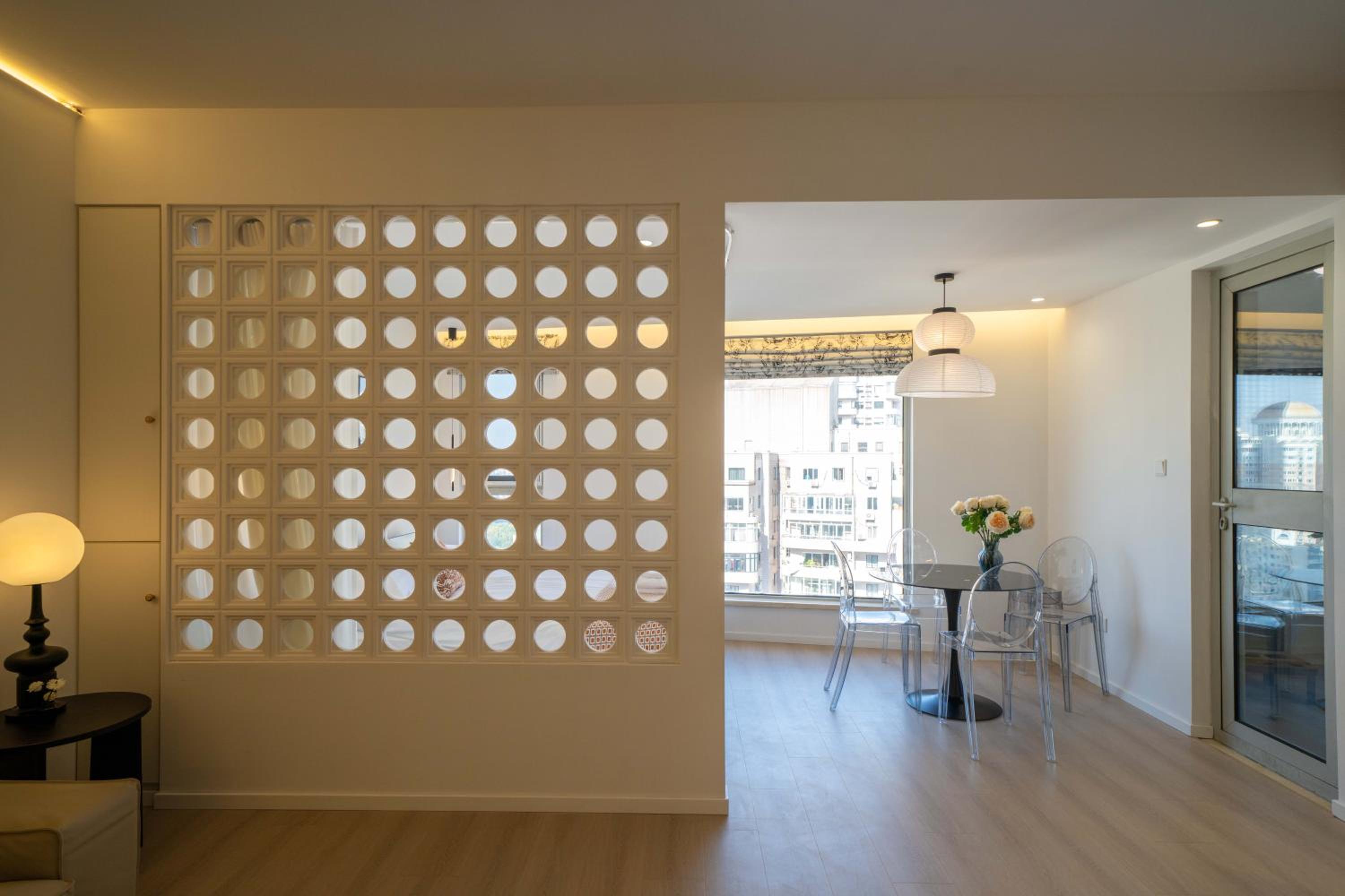 Yi Du Home with Double Views-At West Nanjing Road, Near Metro, Cards OK