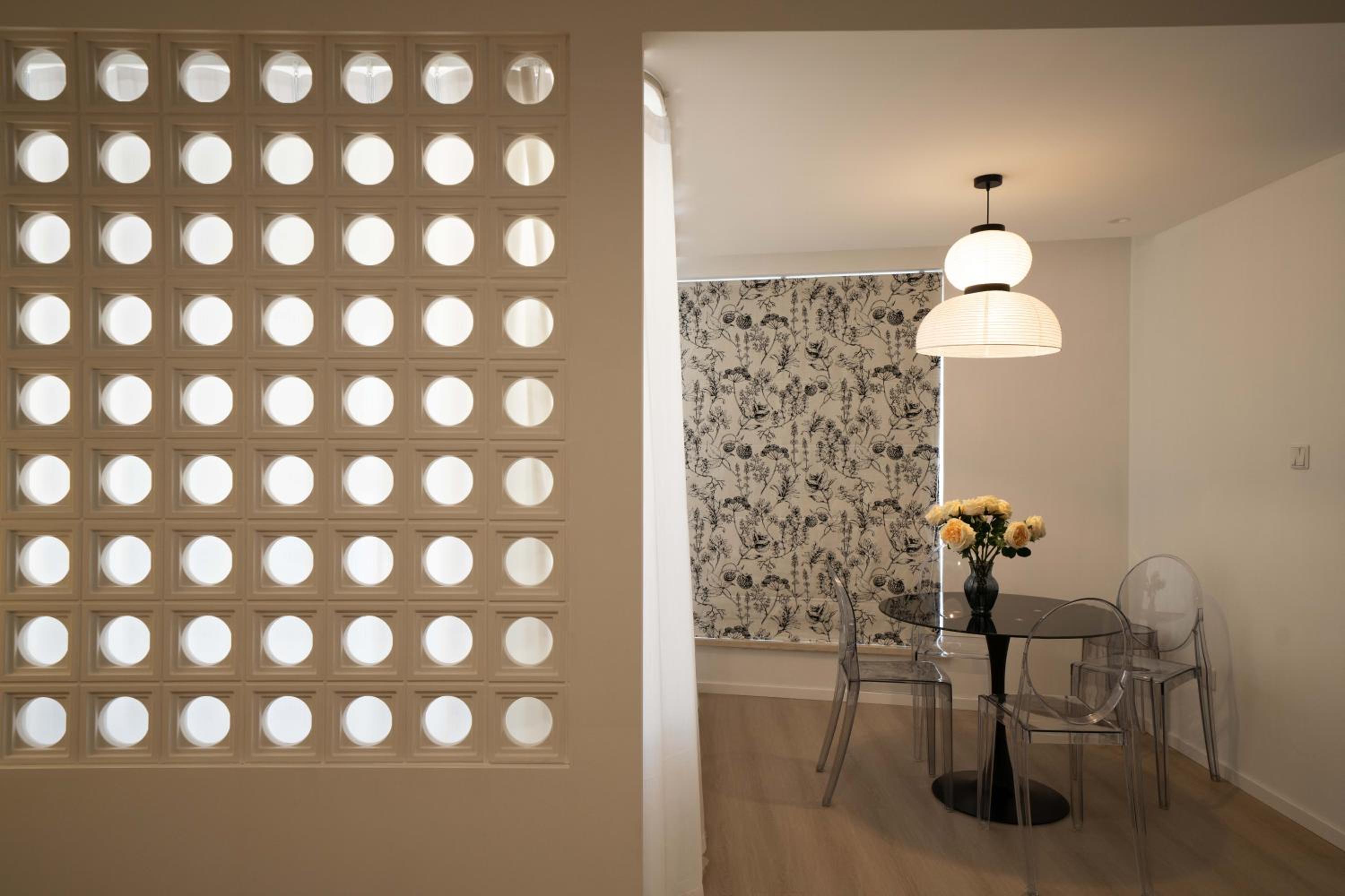 Yi Du Home with Double Views-At West Nanjing Road, Near Metro, Cards OK