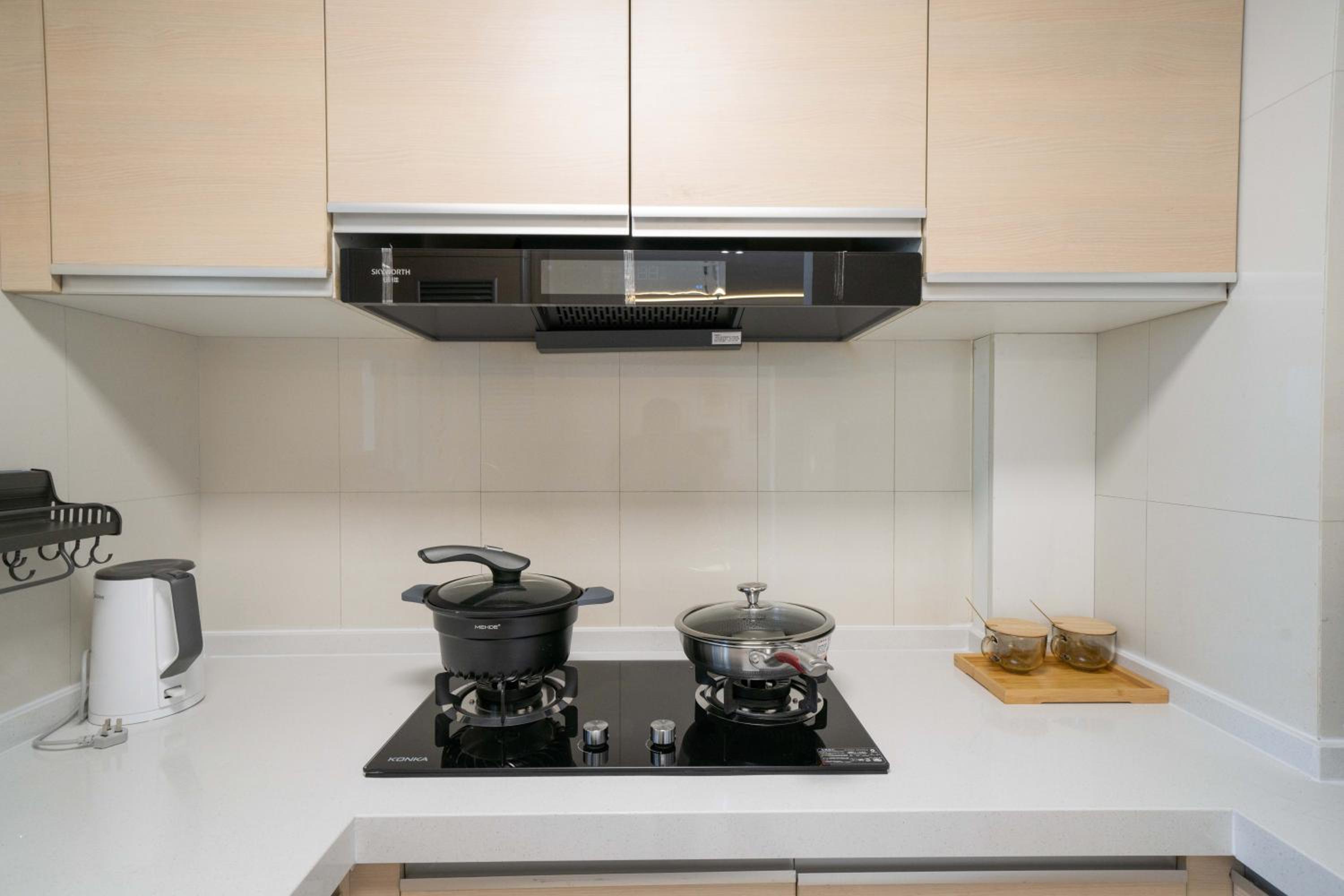 Yi Du Home with Double Views-At West Nanjing Road, Near Metro, Cards OK