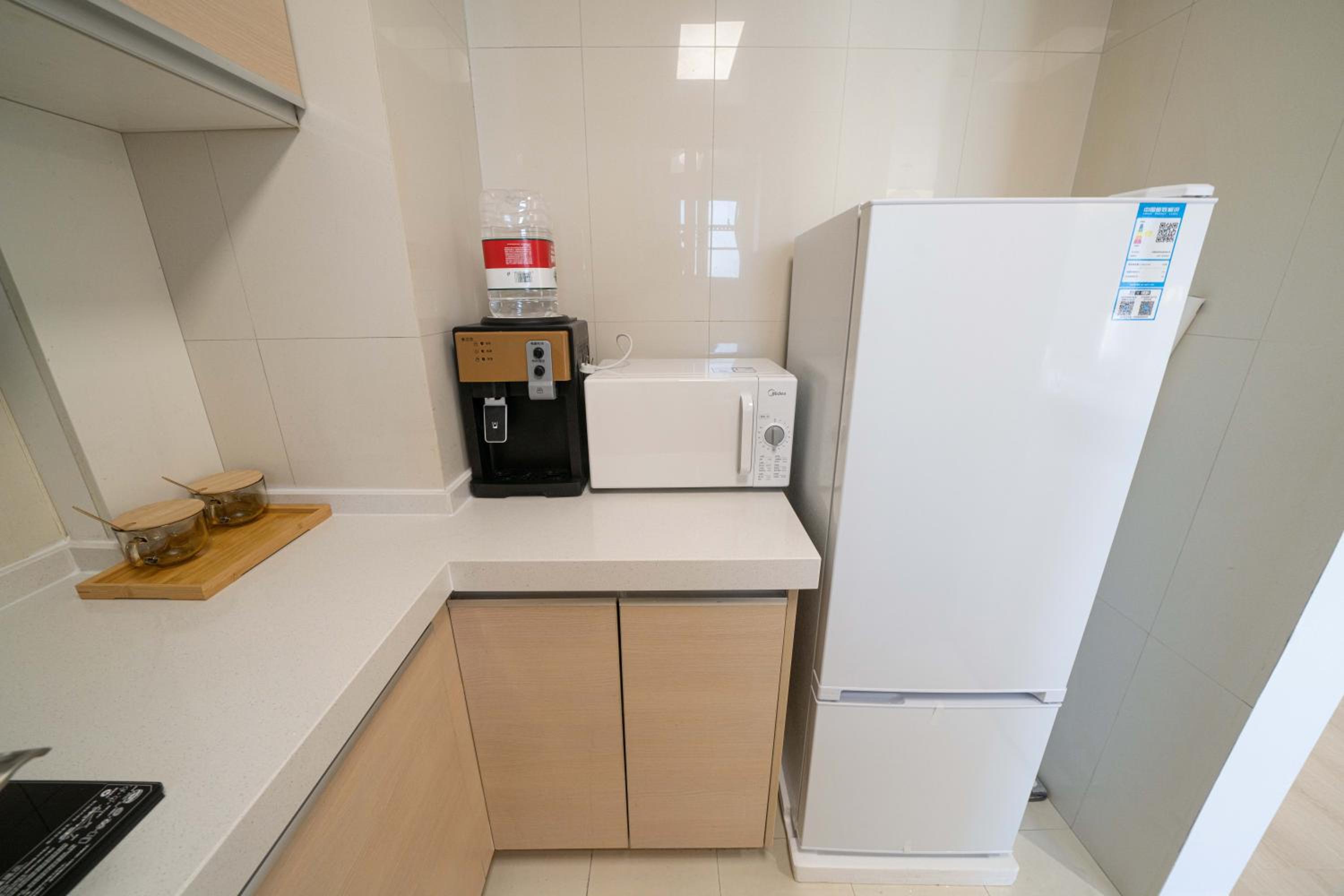 Yi Du Home with Double Views-At West Nanjing Road, Near Metro, Cards OK