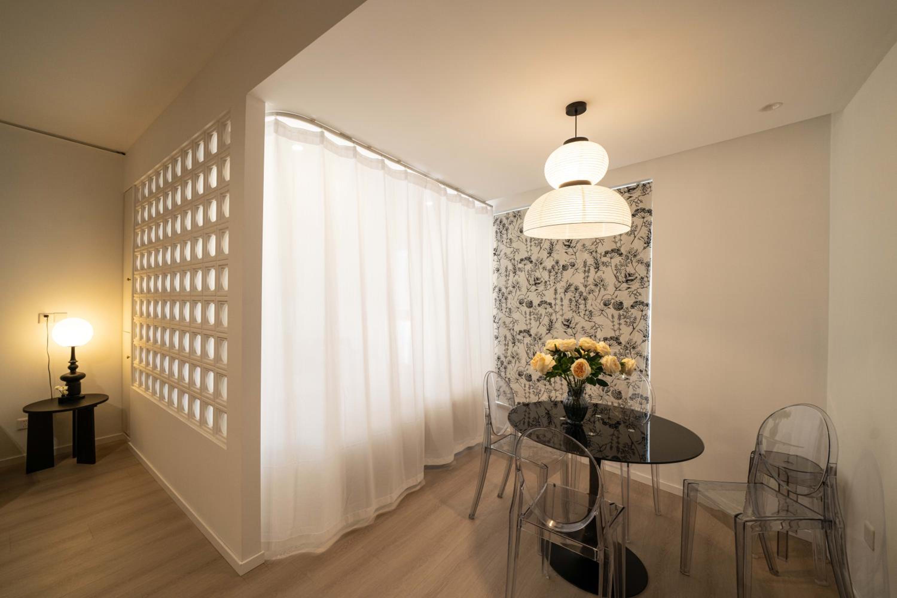 Yi Du Home with Double Views-At West Nanjing Road, Near Metro, Cards OK