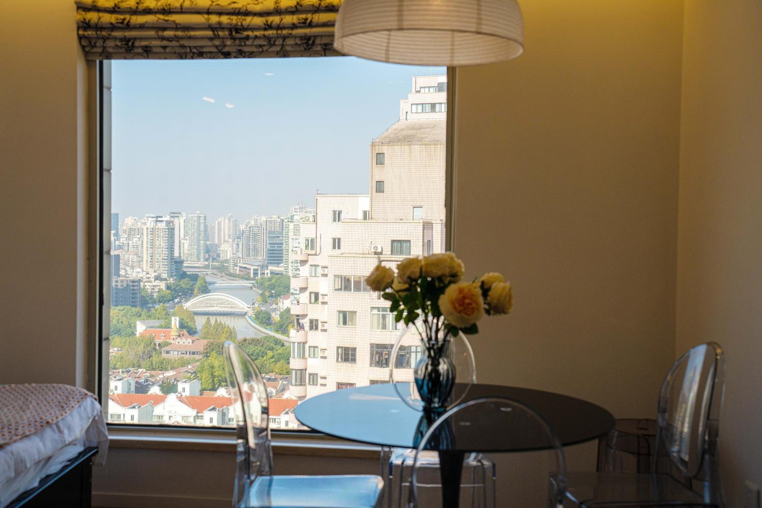 Yi Du Home with Double Views-At West Nanjing Road, Near Metro, Cards OK