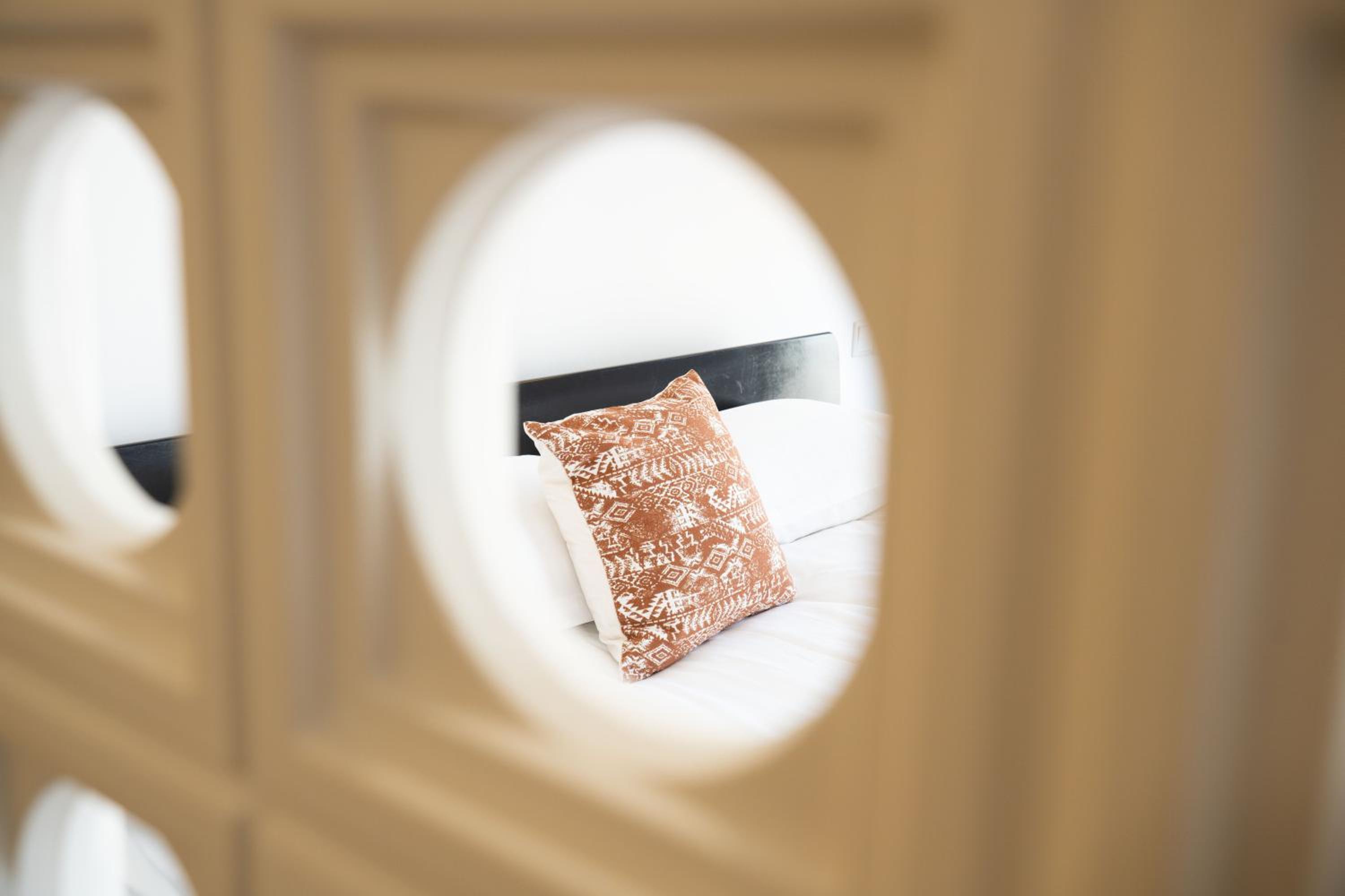 Yi Du Home with Double Views-At West Nanjing Road, Near Metro, Cards OK