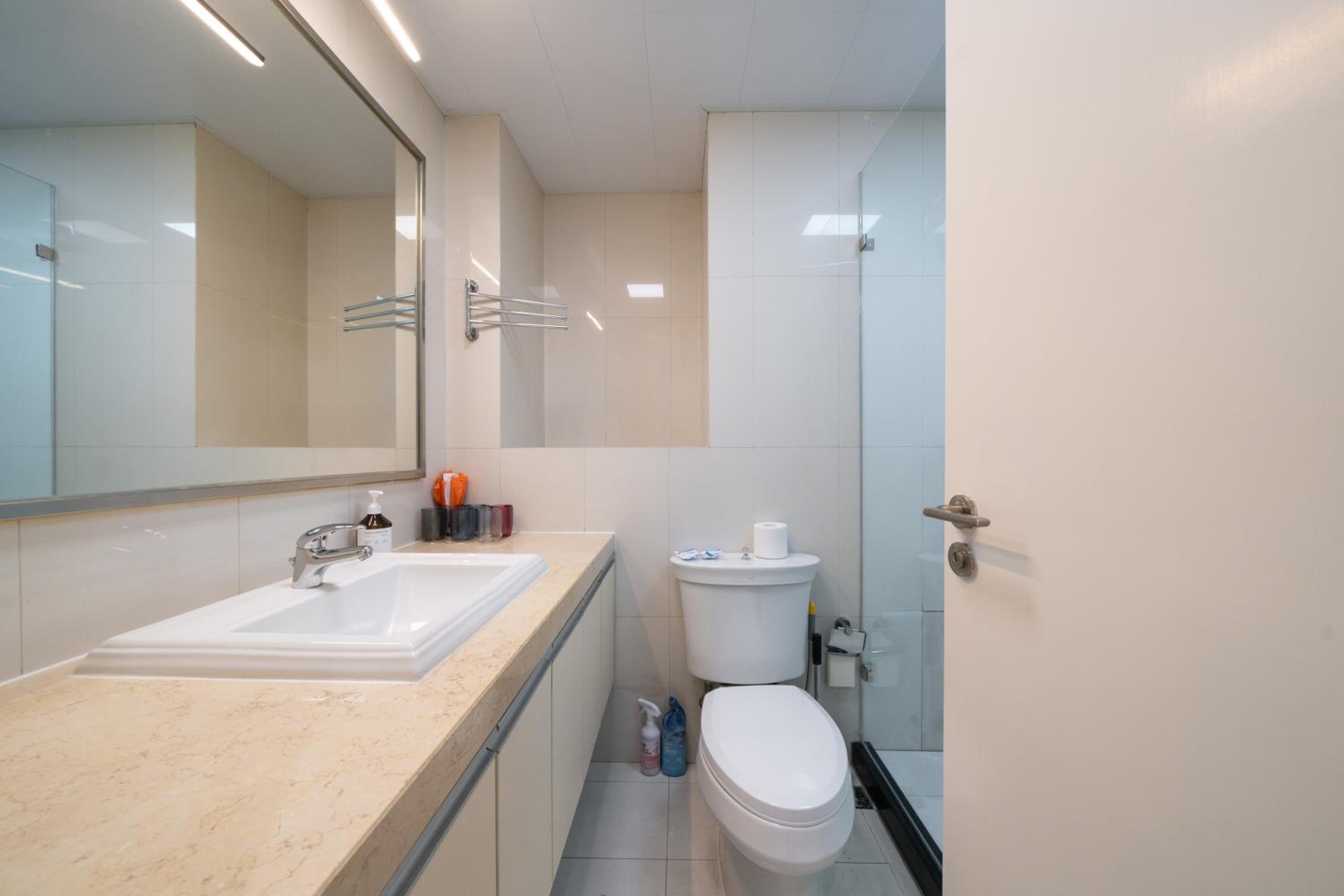 Yi Du Home with Double Views-At West Nanjing Road, Near Metro, Cards OK