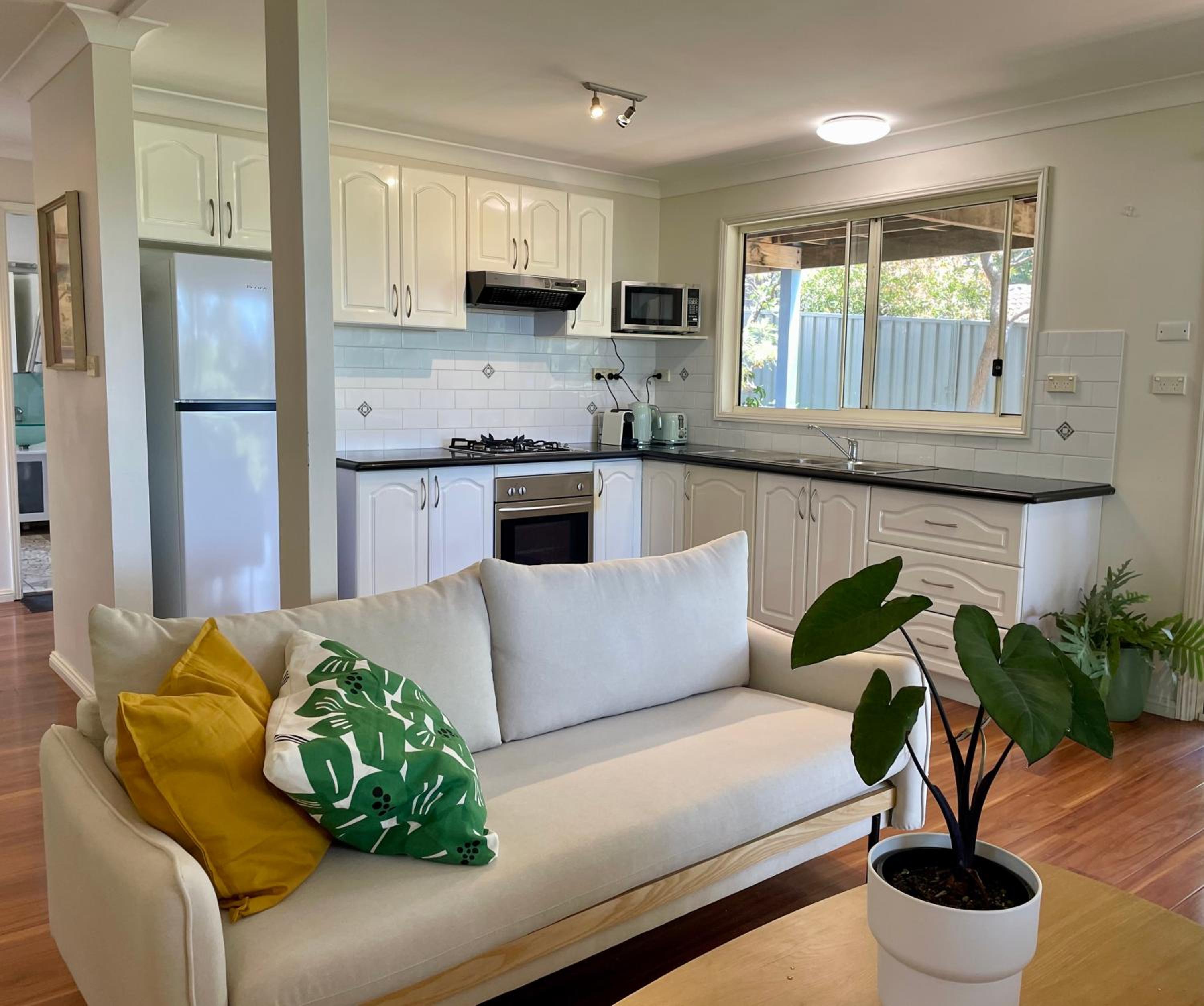 Treetop Beach House 3 min walk to surf beach